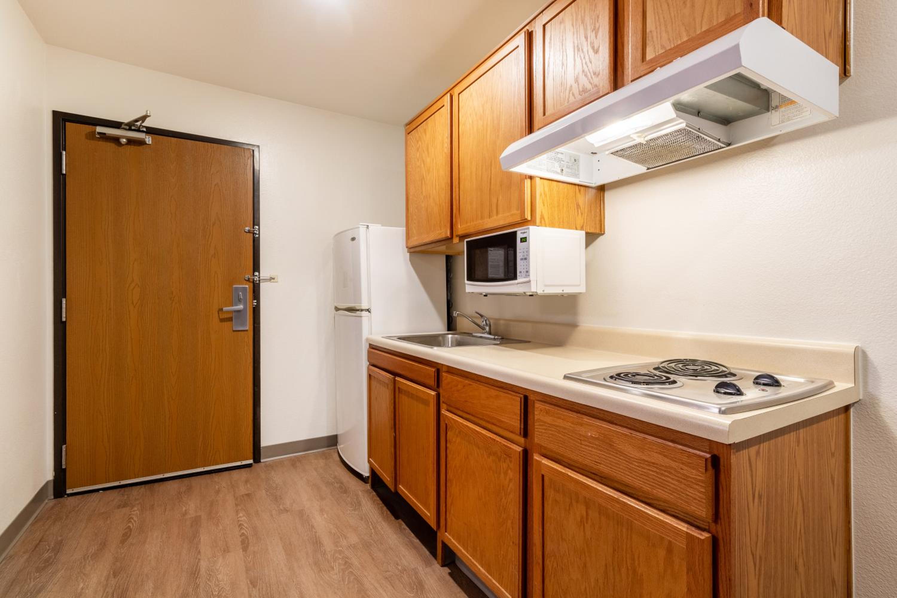 Double Suite with Tub - Accessible/Non Smoking photo 3