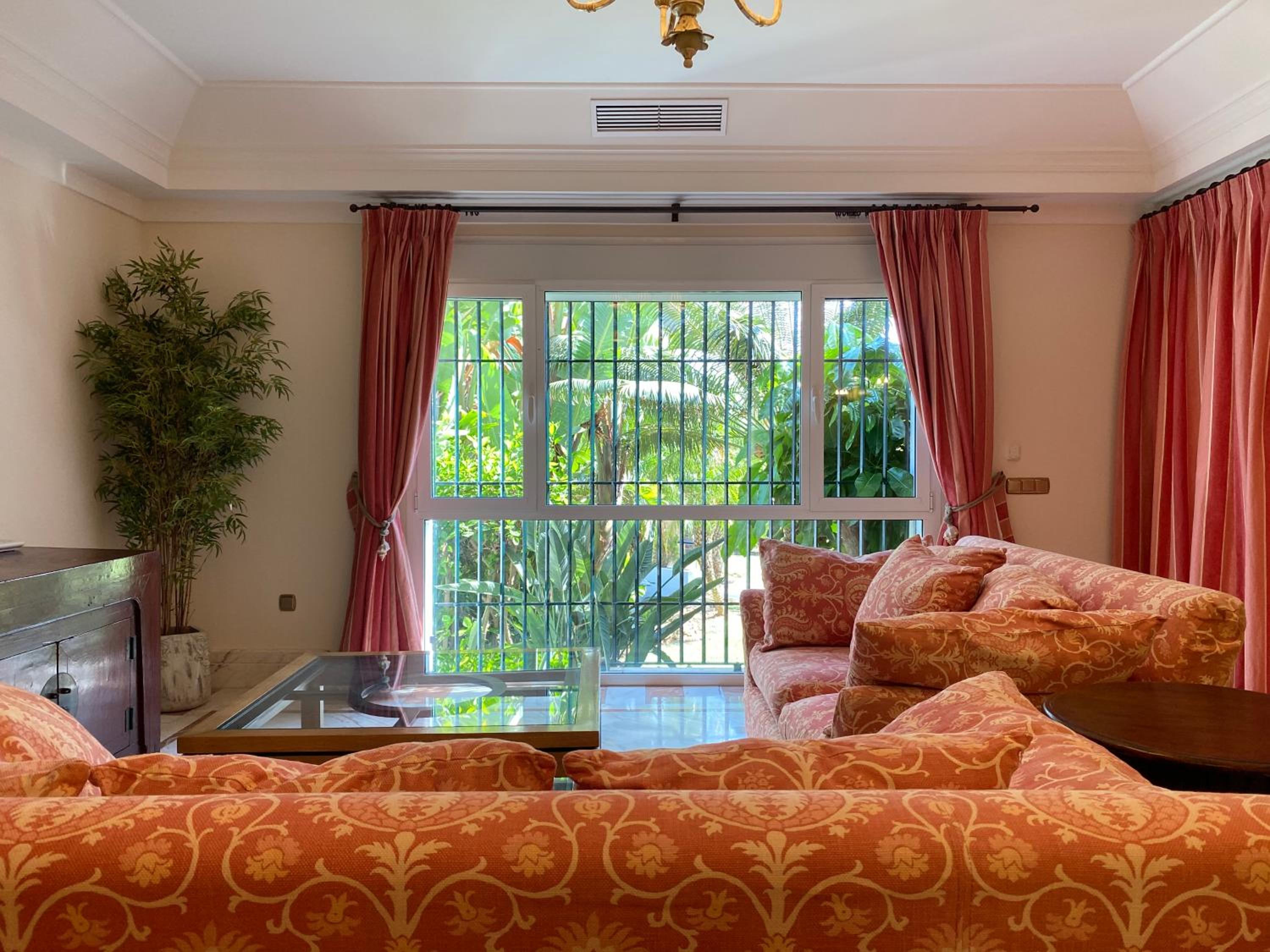 Apartamento con vista al jardín