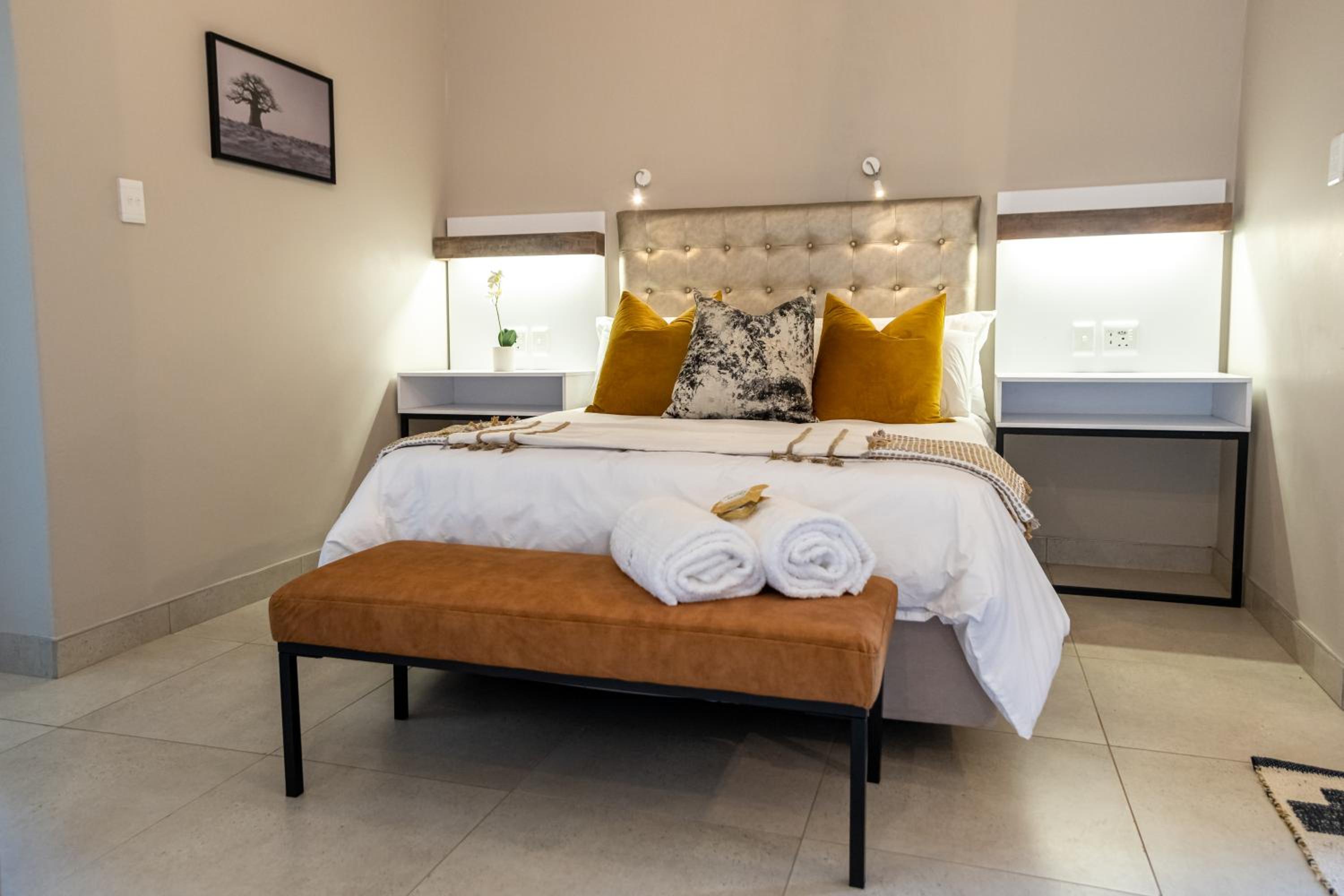 Deluxe Queen Suite
