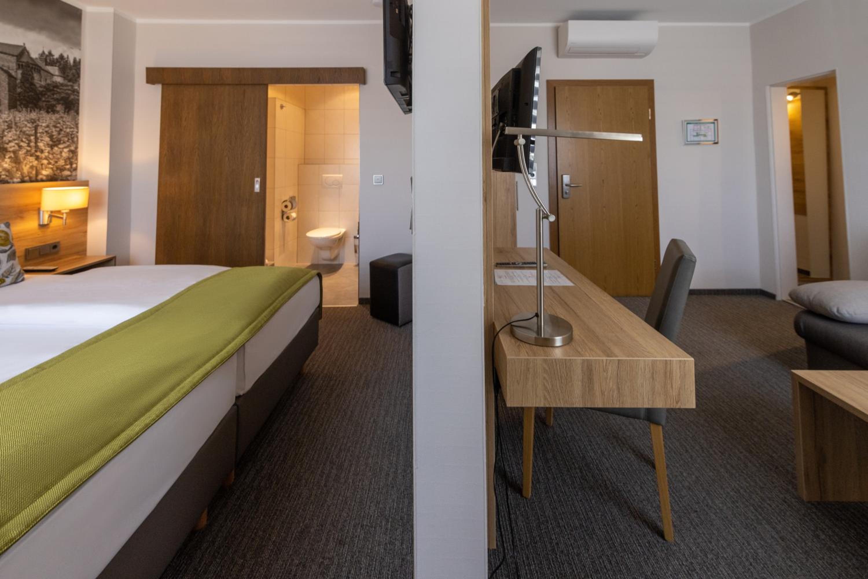 Suite - Photo 3