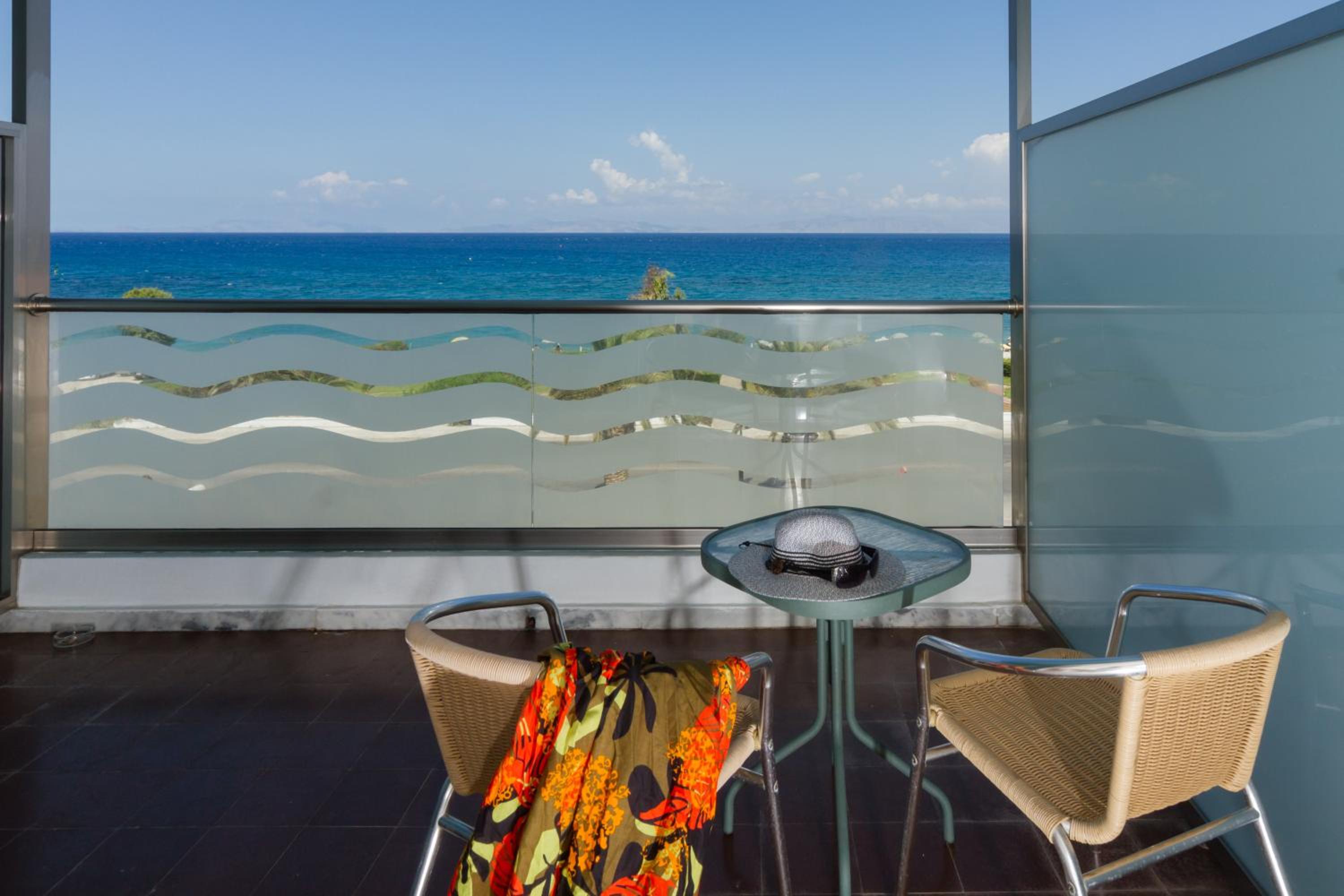Twin Room with Sea View - Photo 4
