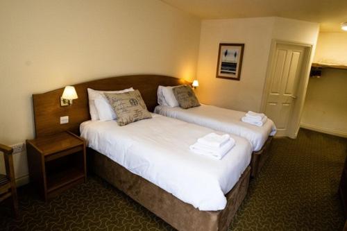 Twin Room with Shower