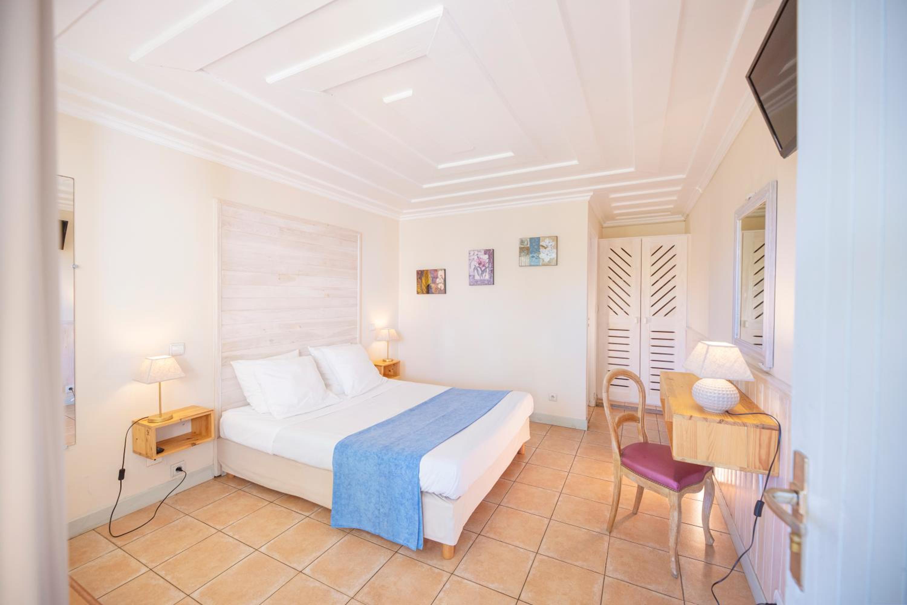 Standard Room - Photo 1