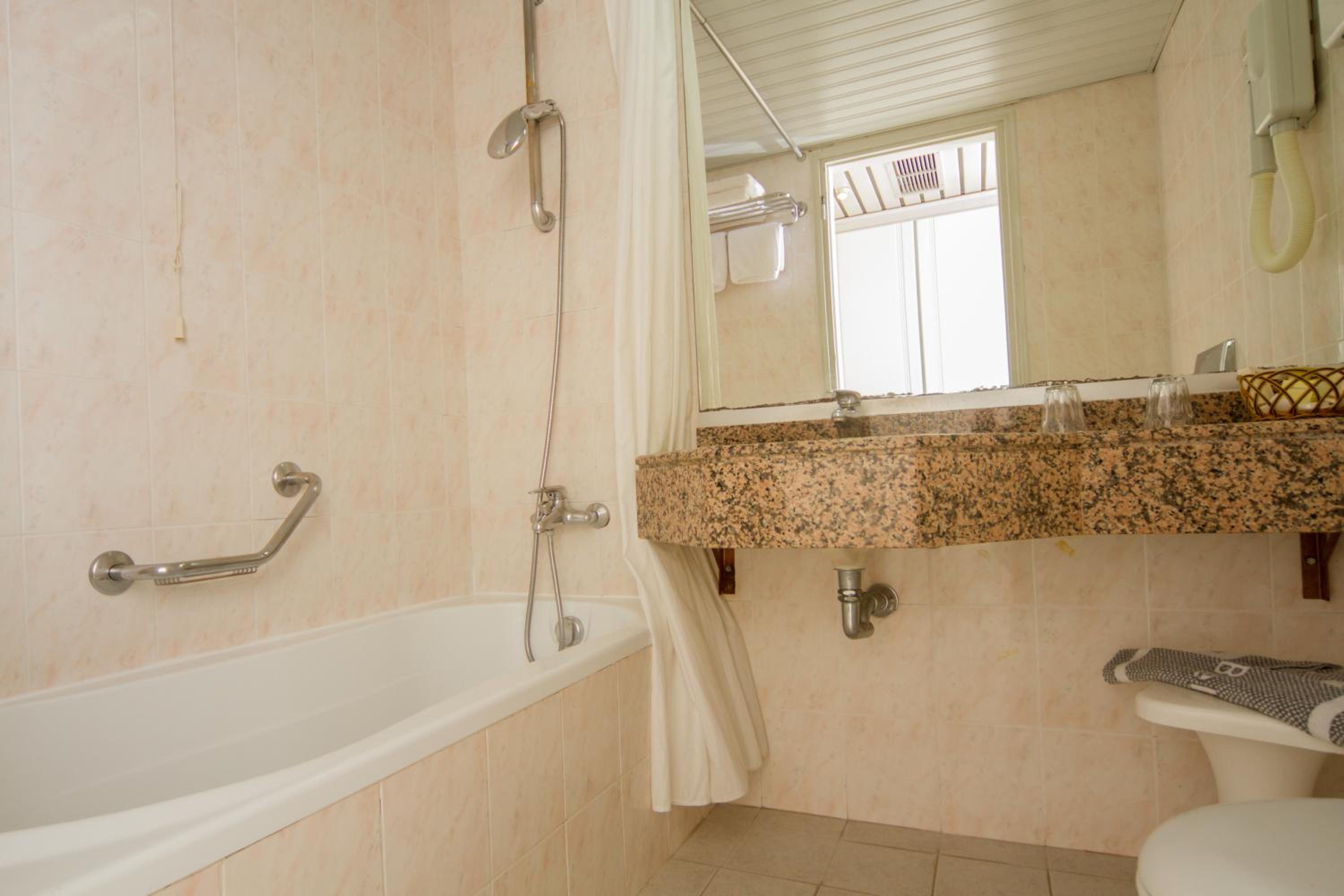 Twin Room with Sea View - Photo 2