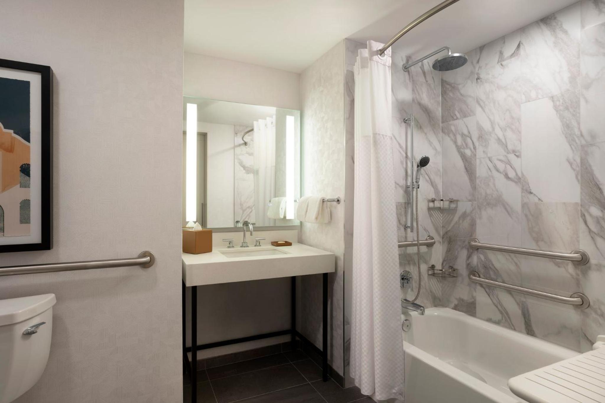 Queen Room with Two Queen Beds and Accessible Tub - Disability Access - Photo 2