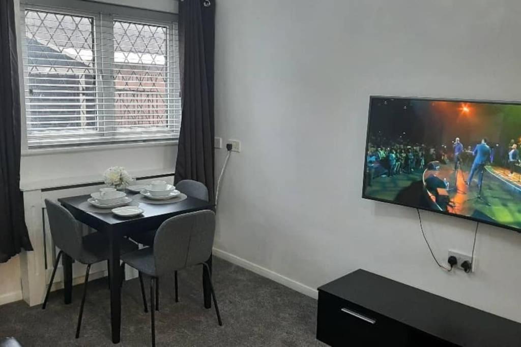 One-Bedroom House - Photo 2
