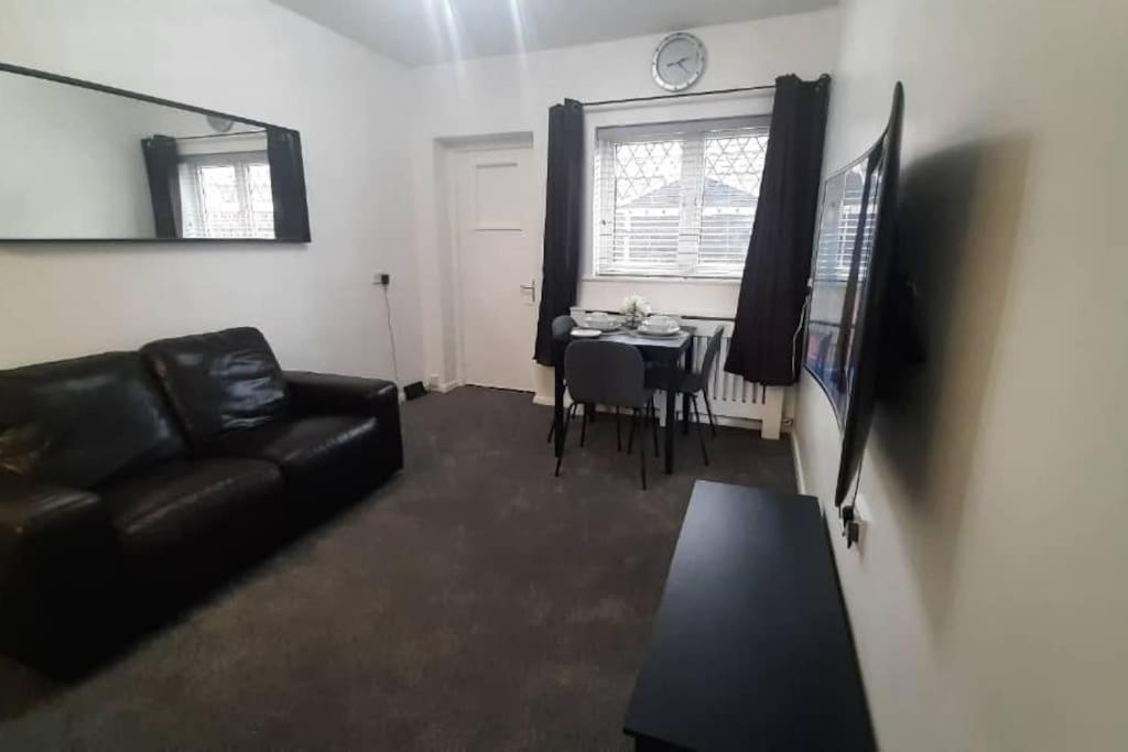 One-Bedroom House - Photo 3