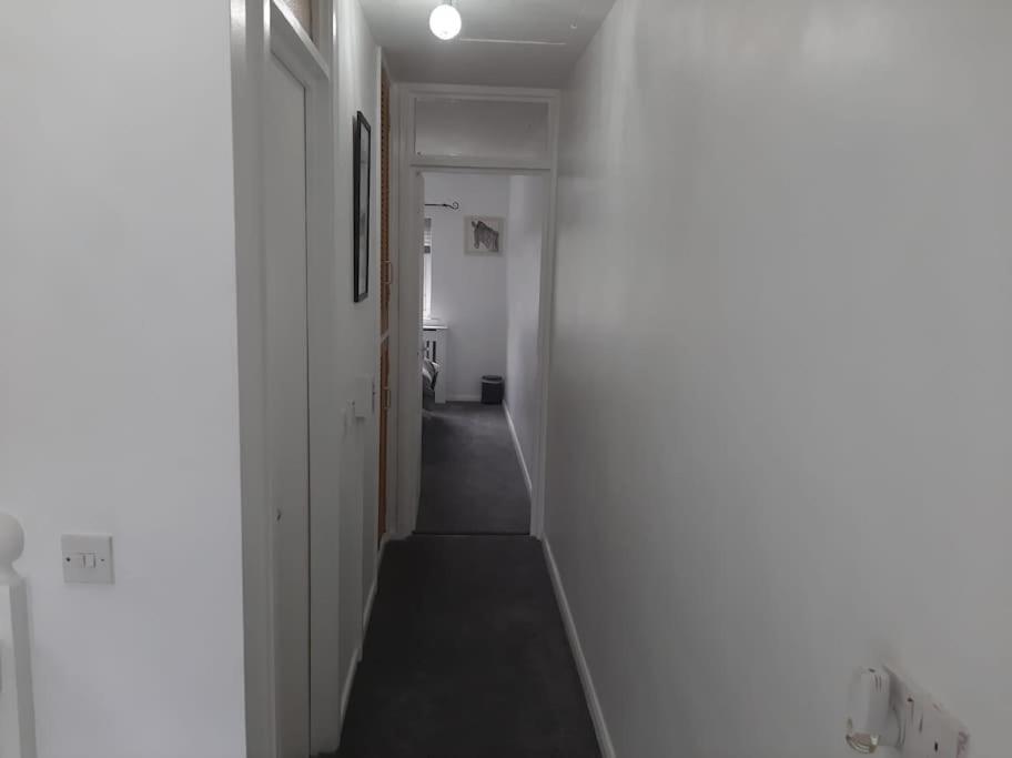 One-Bedroom House - Photo 6