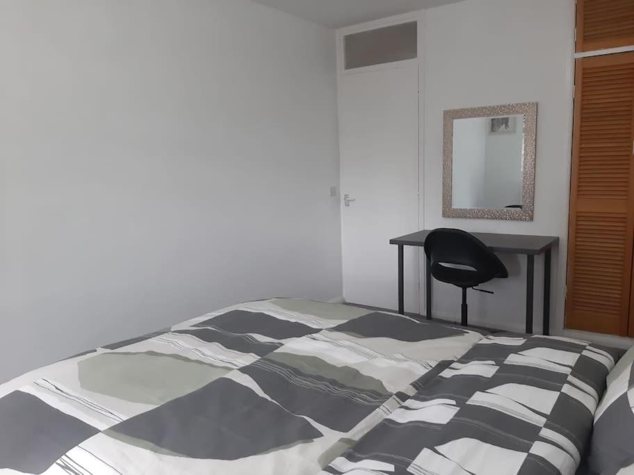 One-Bedroom House - Photo 10