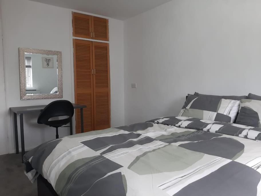 One-Bedroom House - Photo 11
