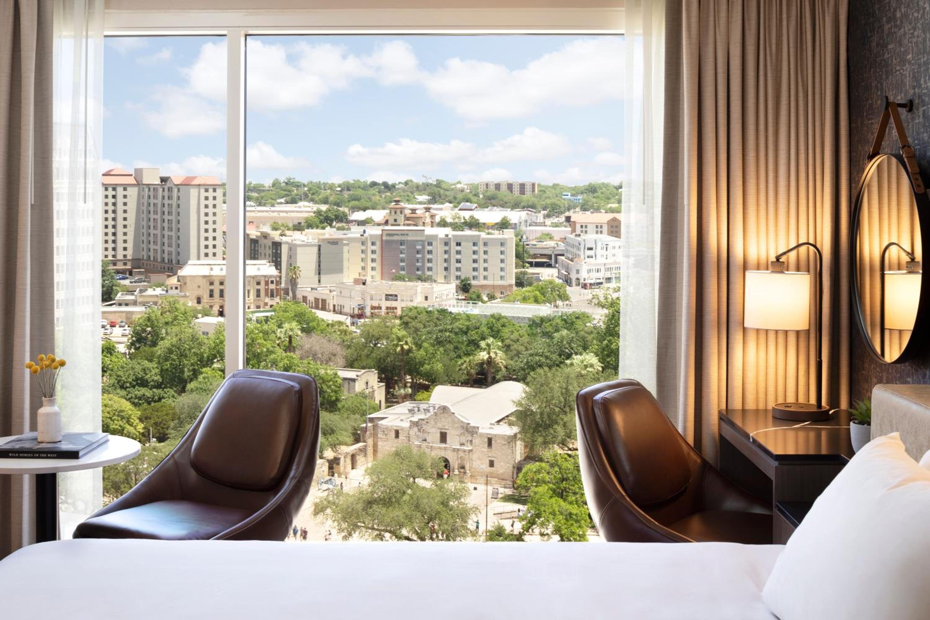Queen Room with Two Queen Beds and View - Photo 2