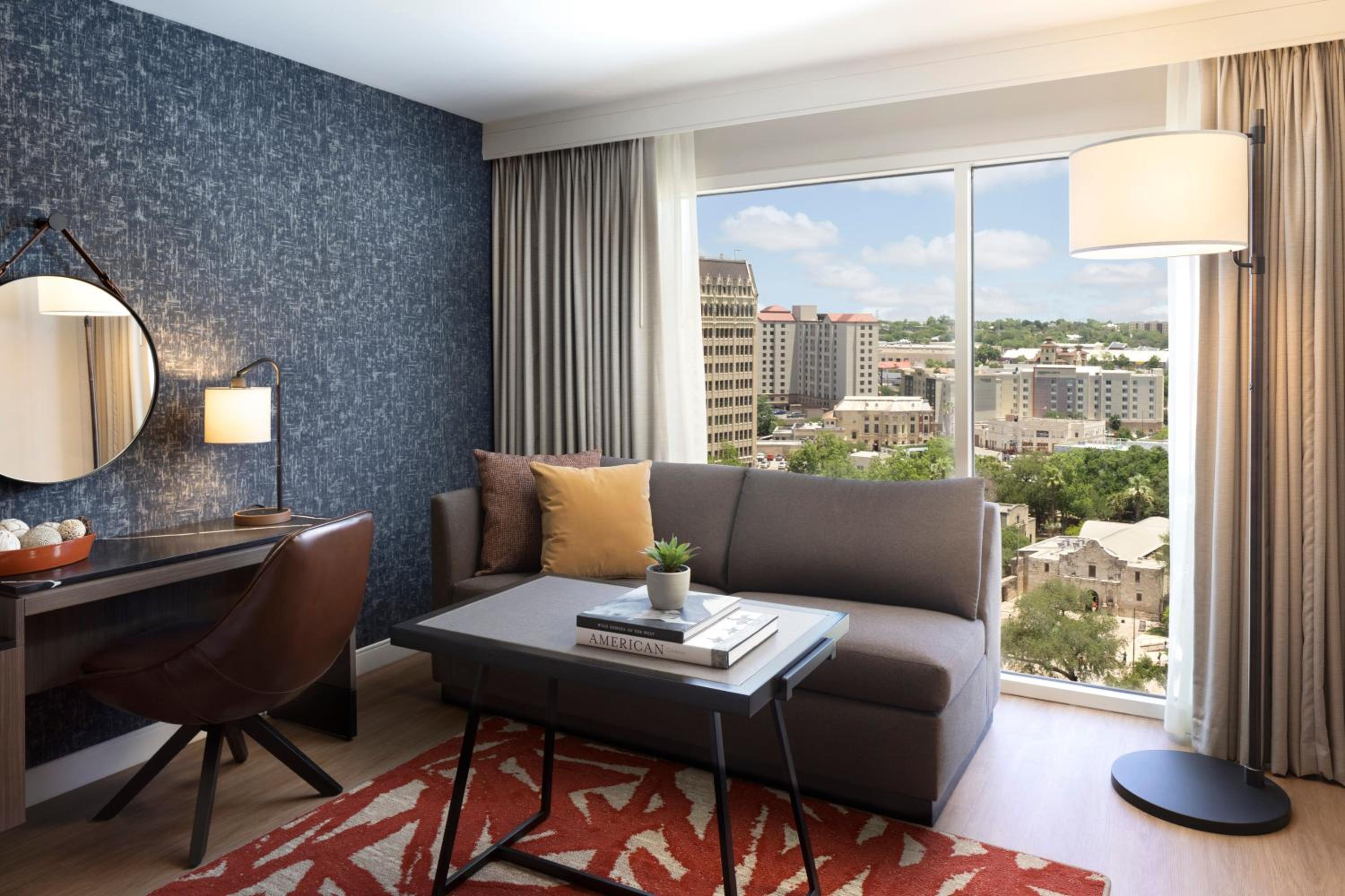 King Room with View - Photo 8