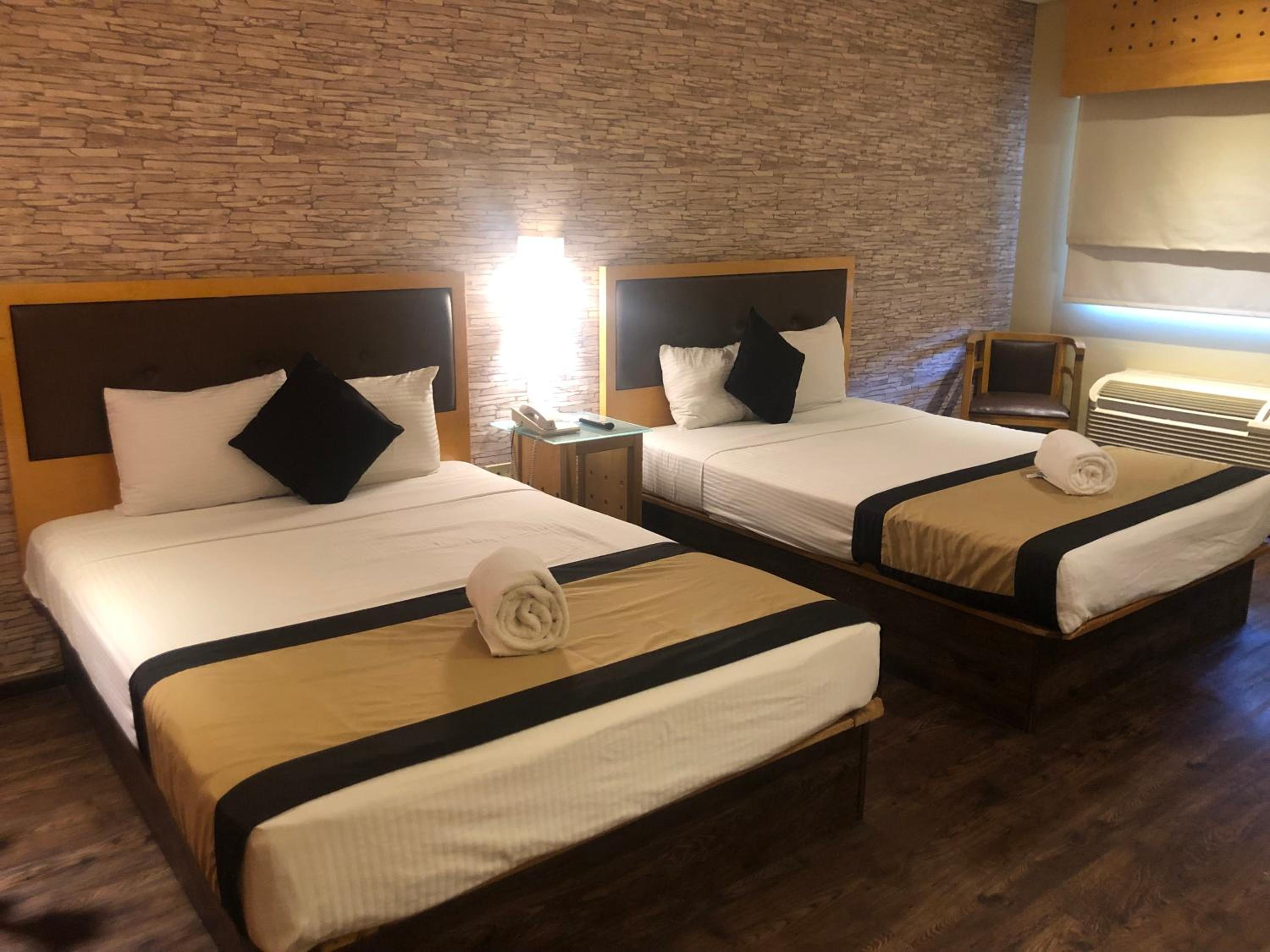 Double Room with Pool View - Photo 12