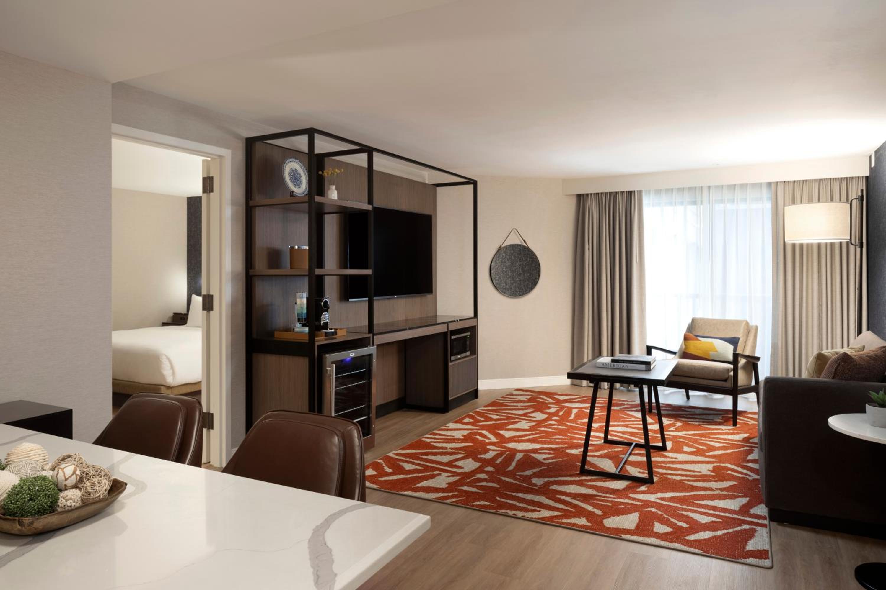 Atrium Suite - Photo 7
