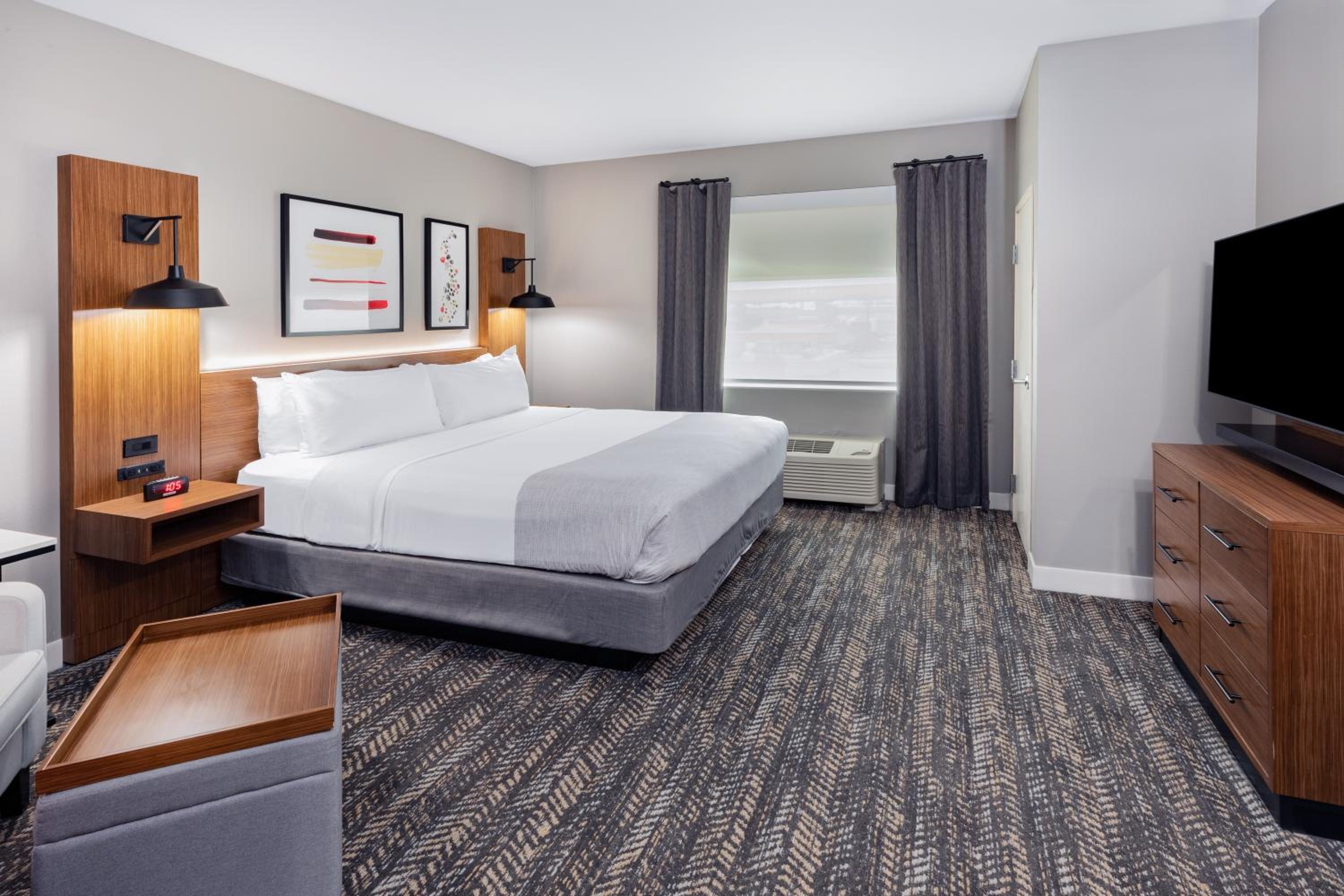 King Room - Non-Smoking - Photo 6