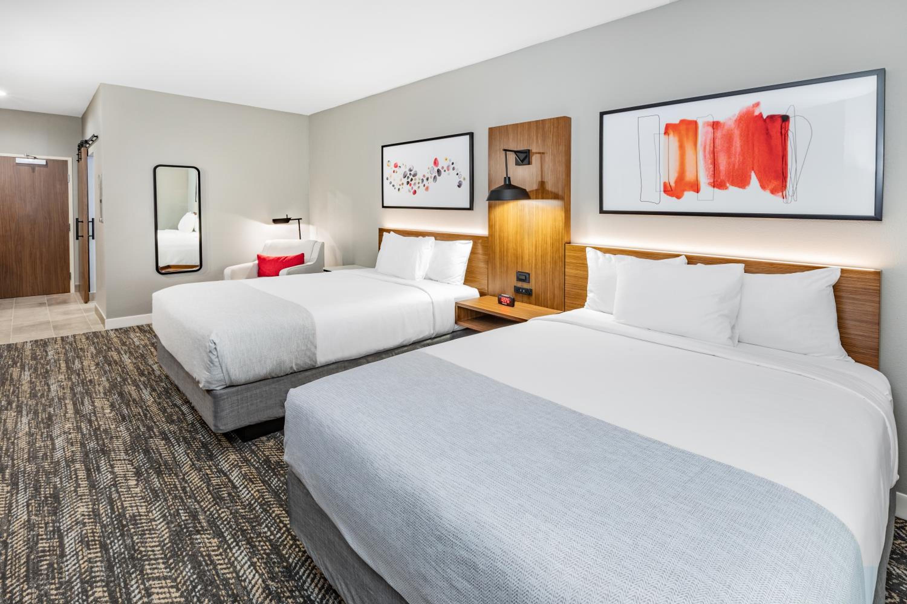 Queen room with 2 Queen Beds, Hearing Access, Non-Smoking - Photo 6