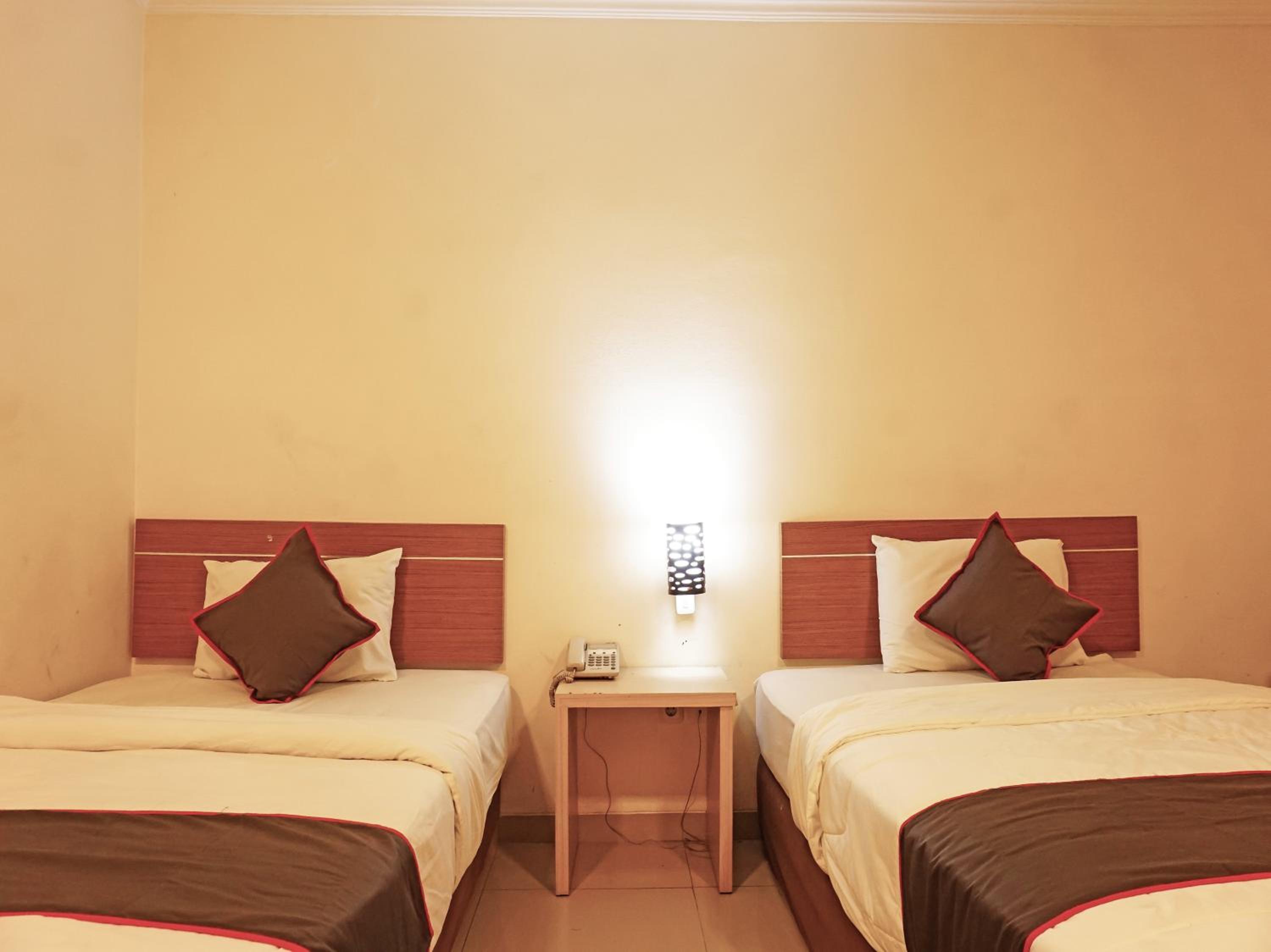 Standard Twin Room - Photo 2
