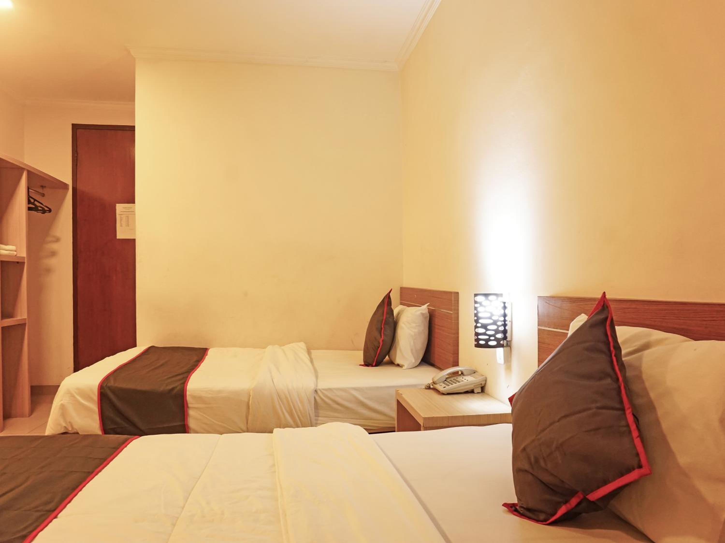 Standard Twin Room - Photo 6