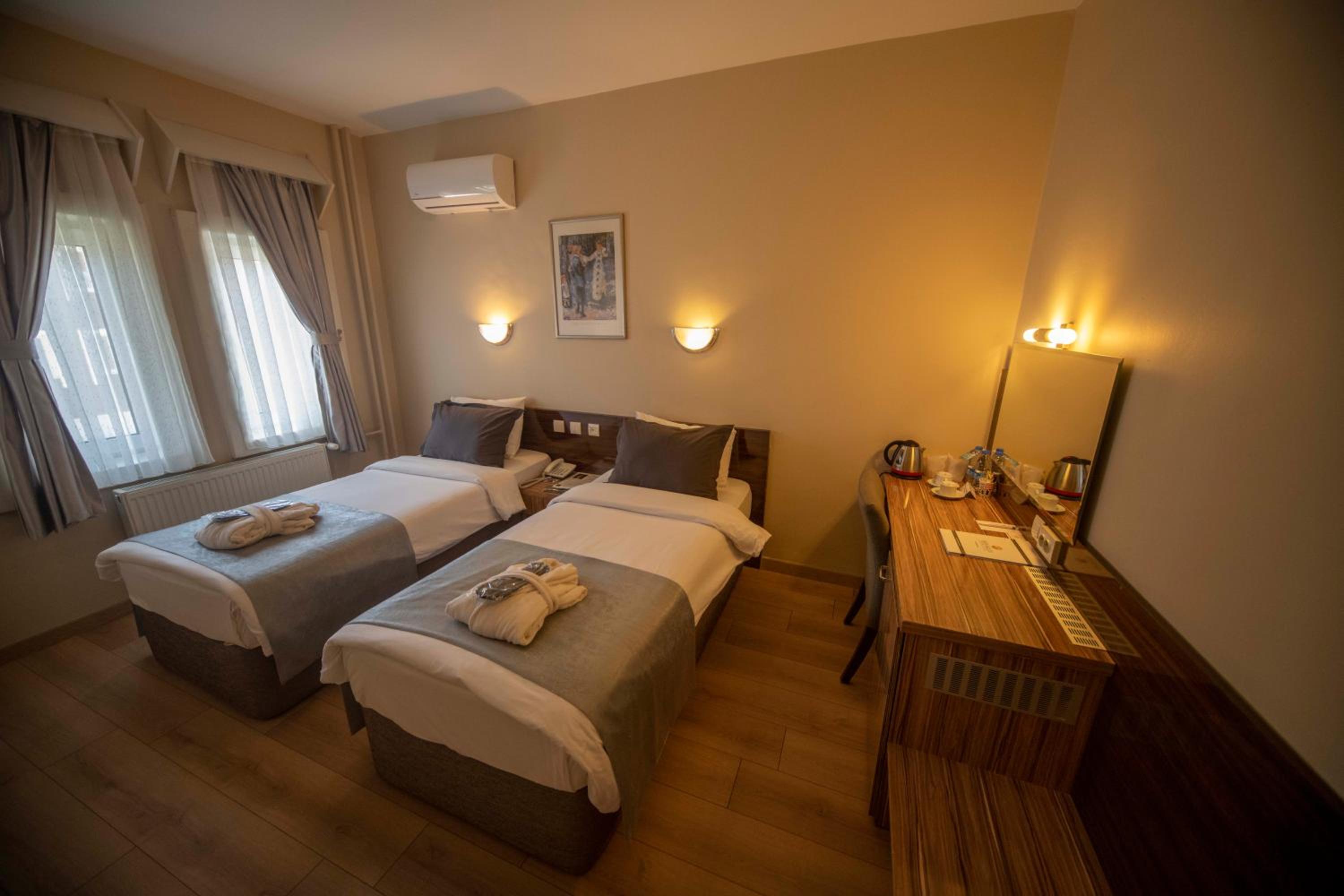 Standard Double or Twin Room photo 1