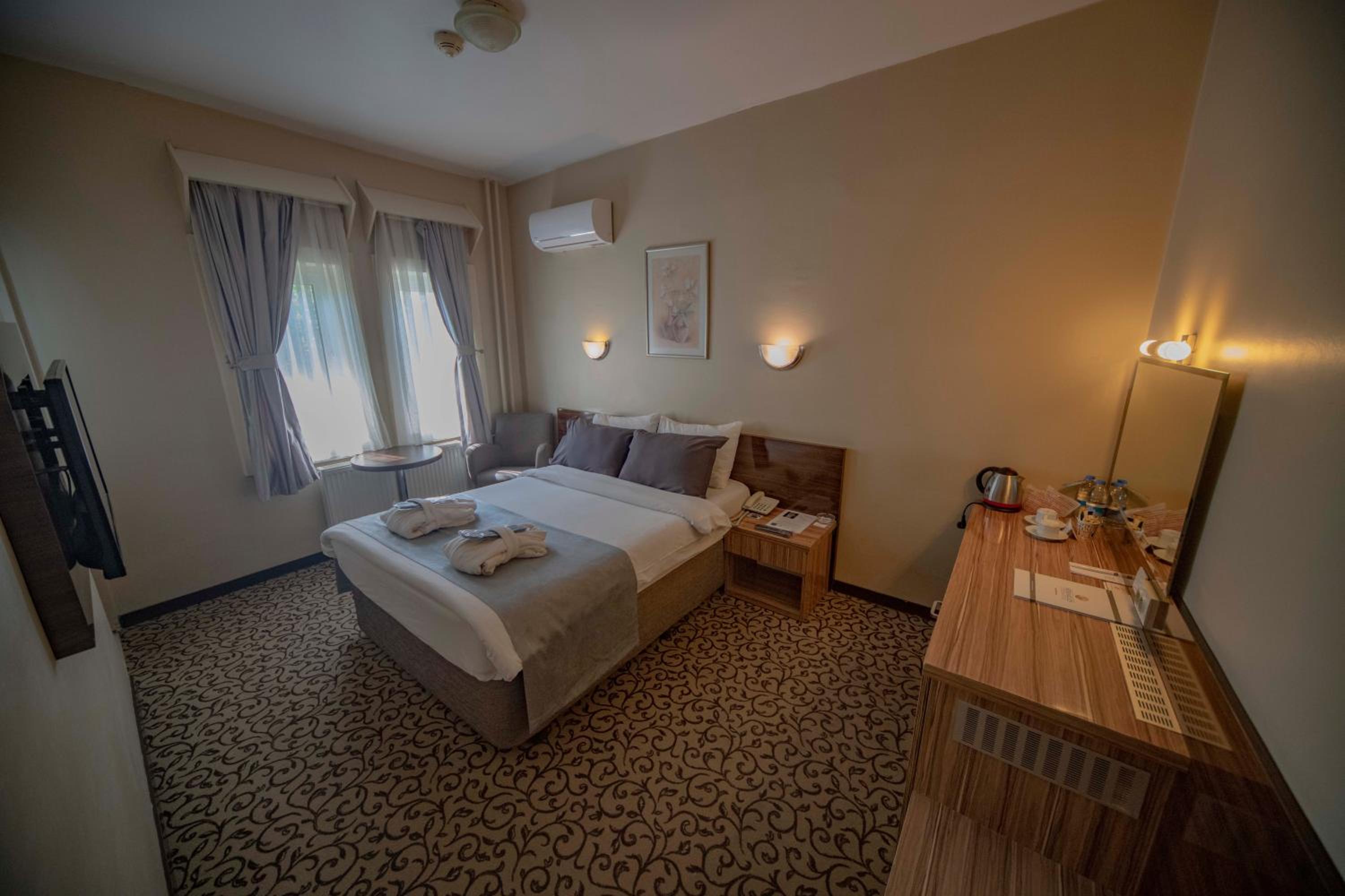 Standard Double or Twin Room photo 3