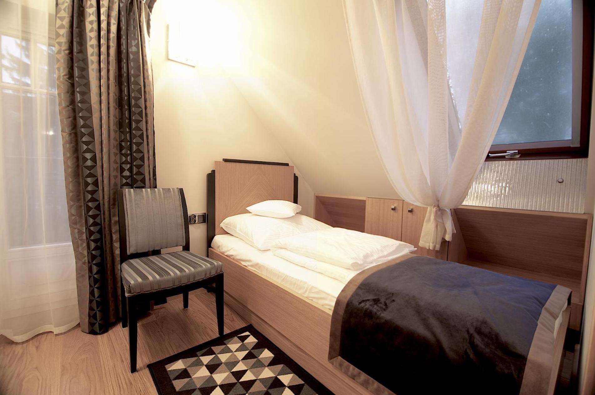 Two-Bedroom Apartment - Photo 3