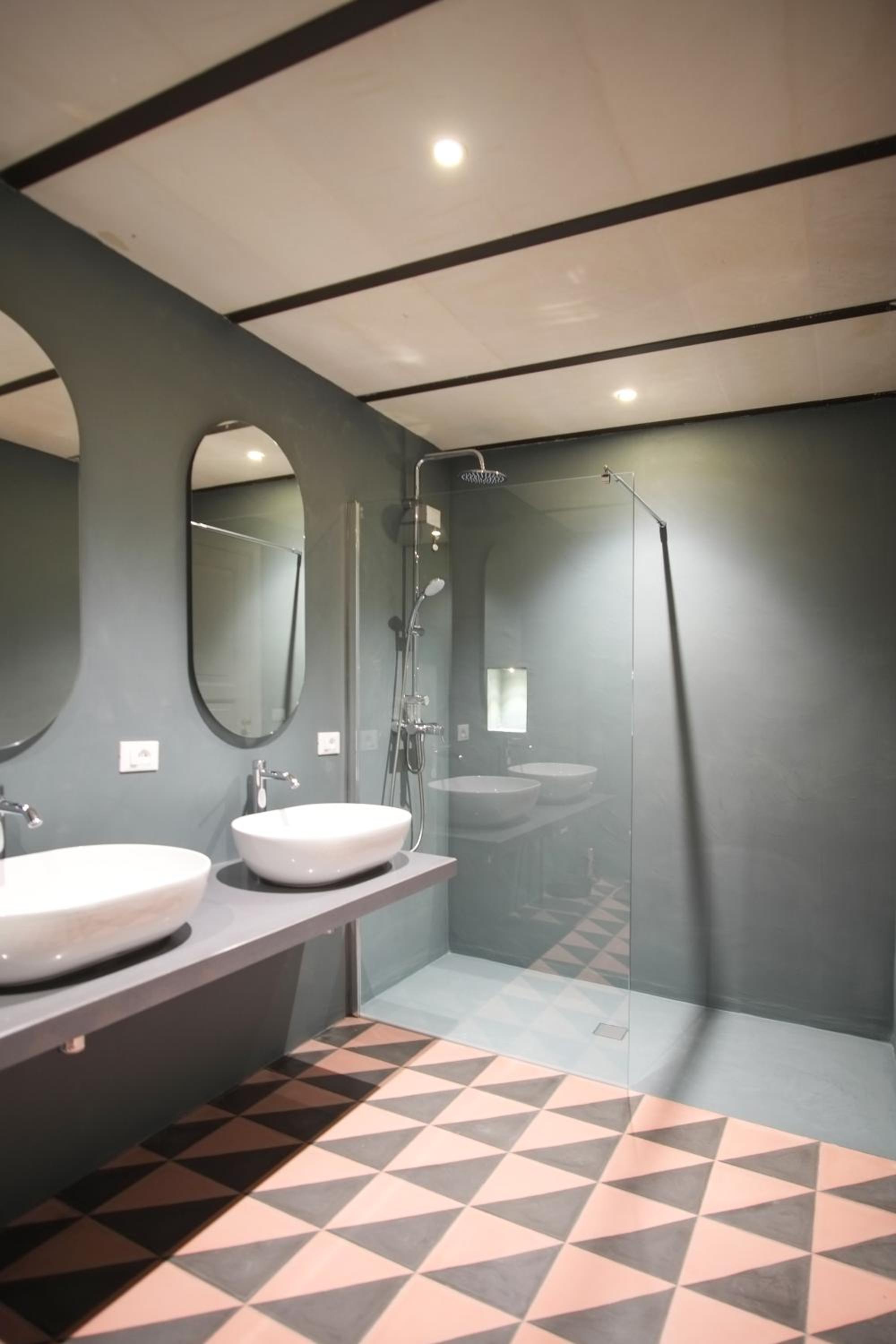 Deluxe King Room - Photo 8