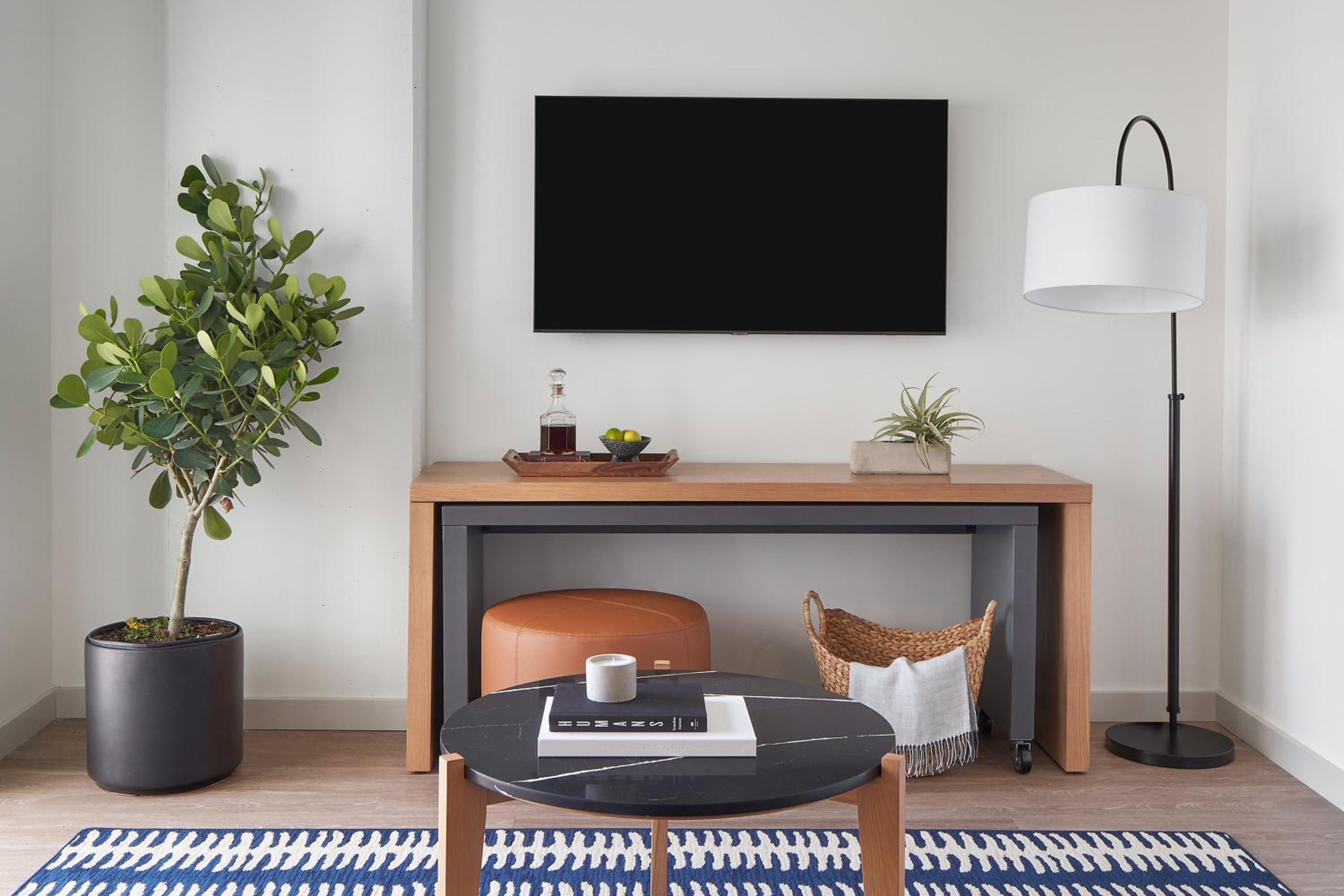 1 Bedroom Designer Furnished Apt at Union Station - Photo 6