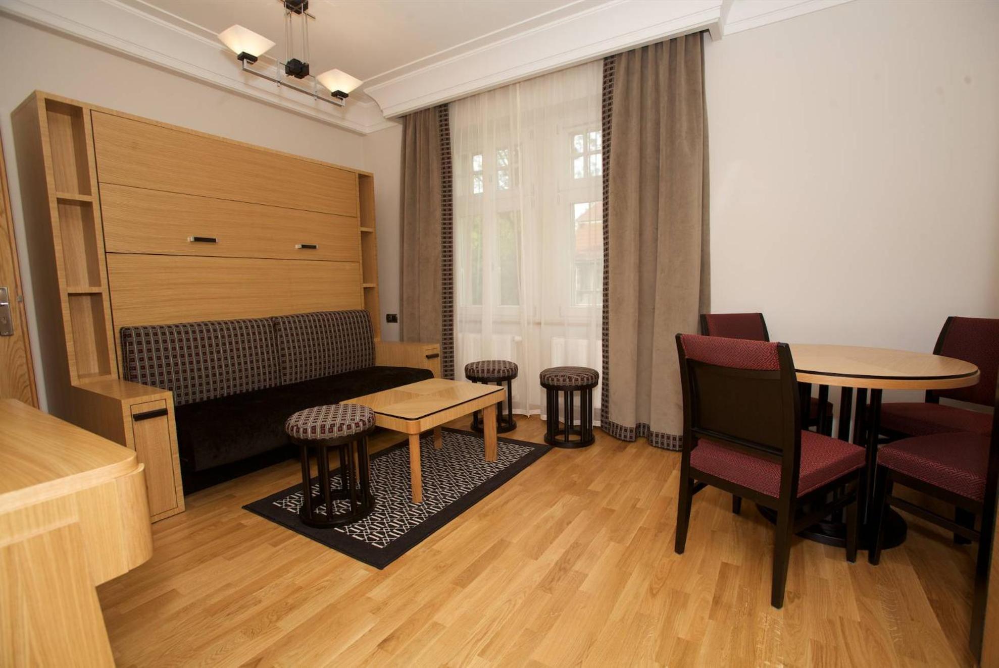 One-Bedroom Deluxe Apartment - Photo 6