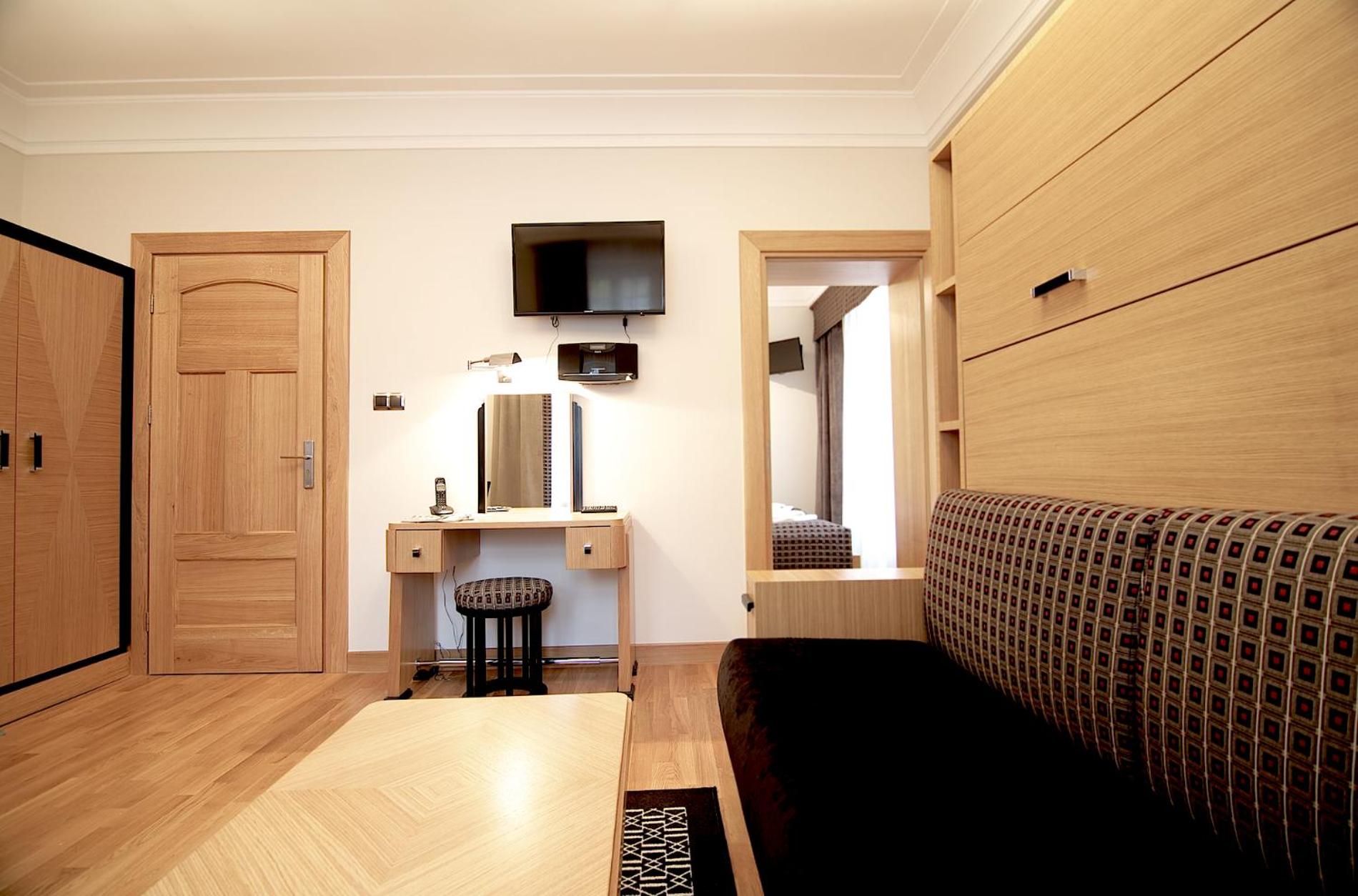 One-Bedroom Deluxe Apartment - Photo 7