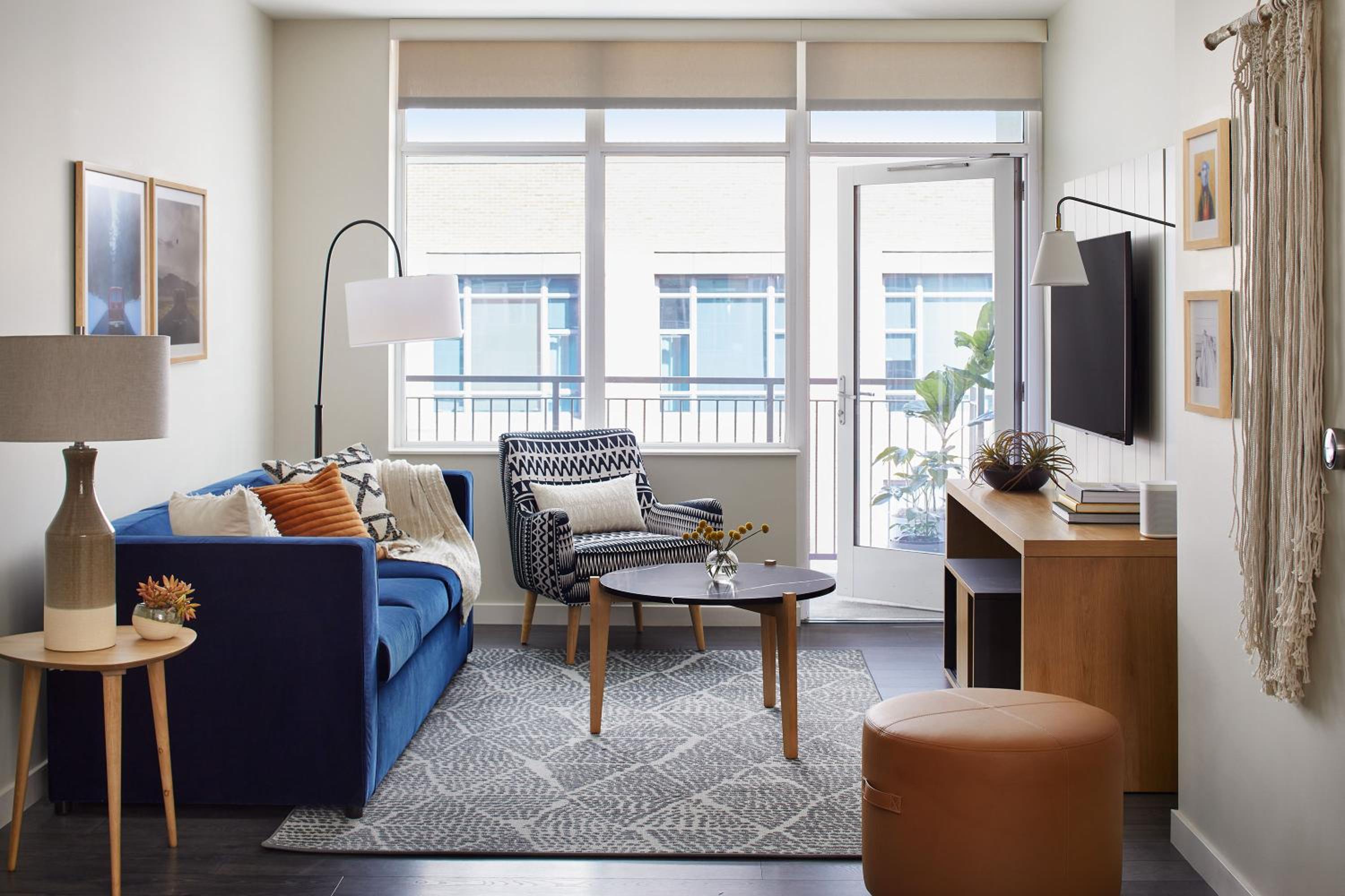 1 Bedroom Designer Furnished Apt at Union Station - Photo 1