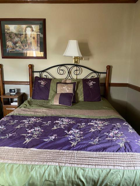 Queen Room photo 2