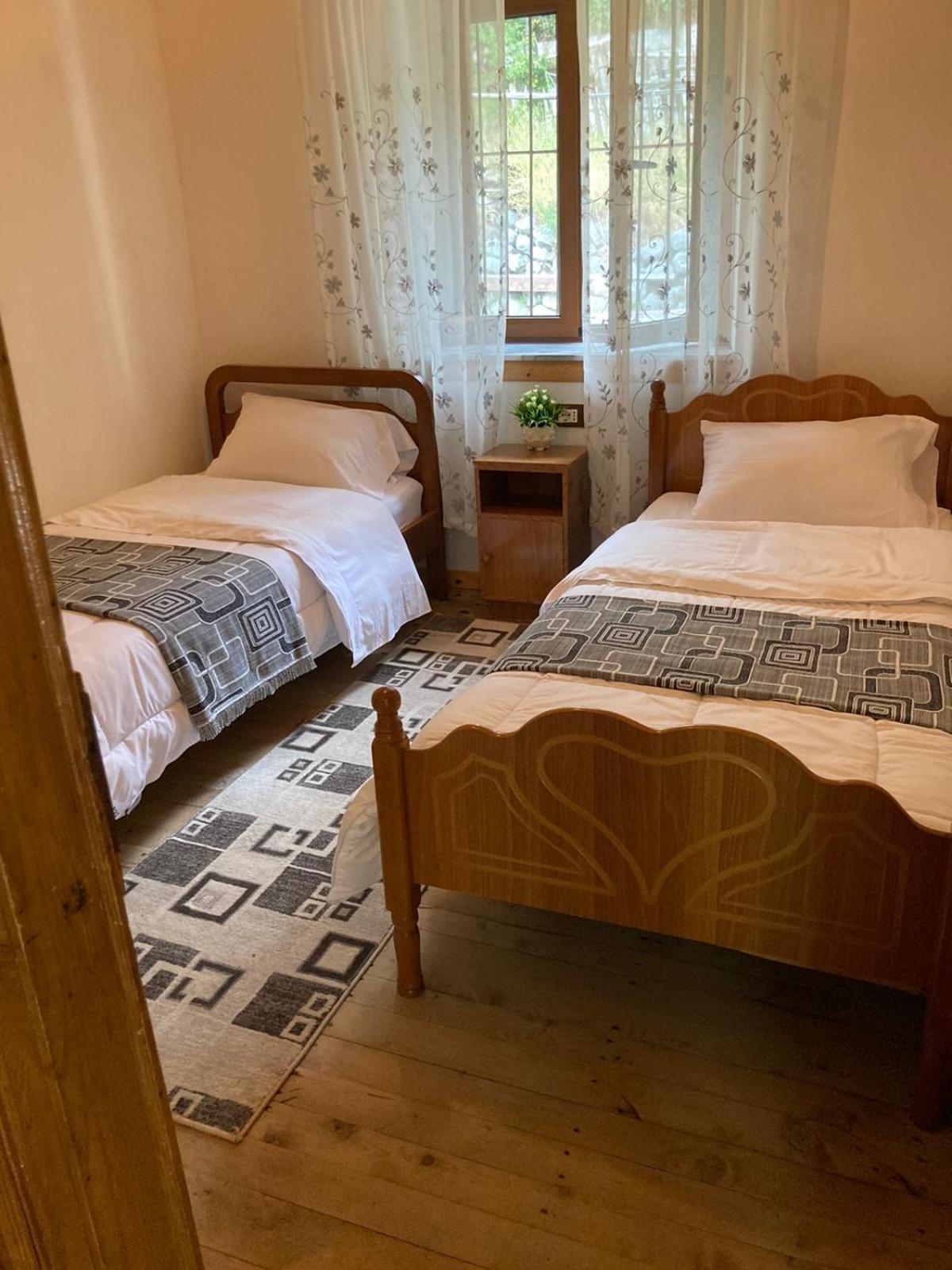 Standard Twin Room with Shared Bathroom photo 3