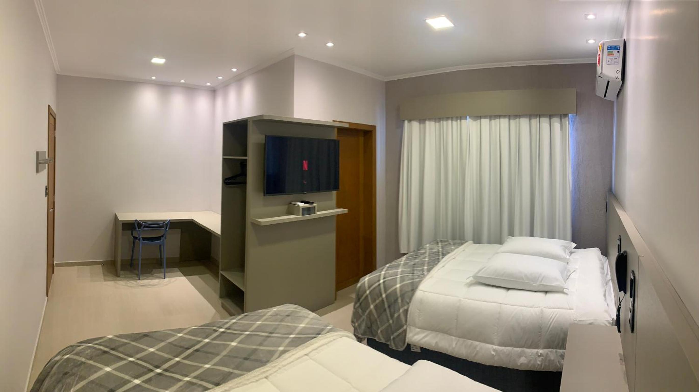 Quadruple Room - Photo 7