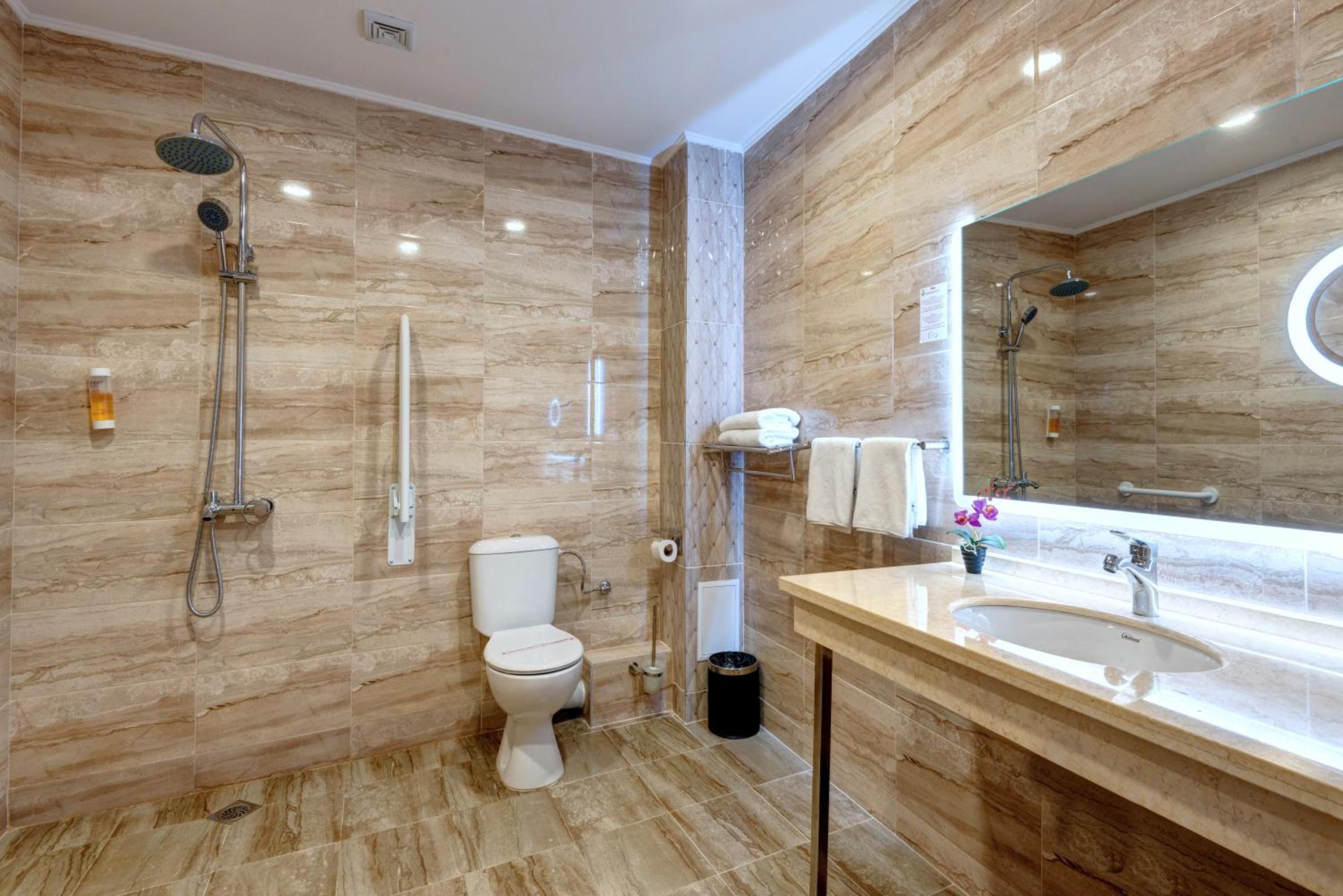 Suite with Balcony (2 Adults + 2 Children) photo 3