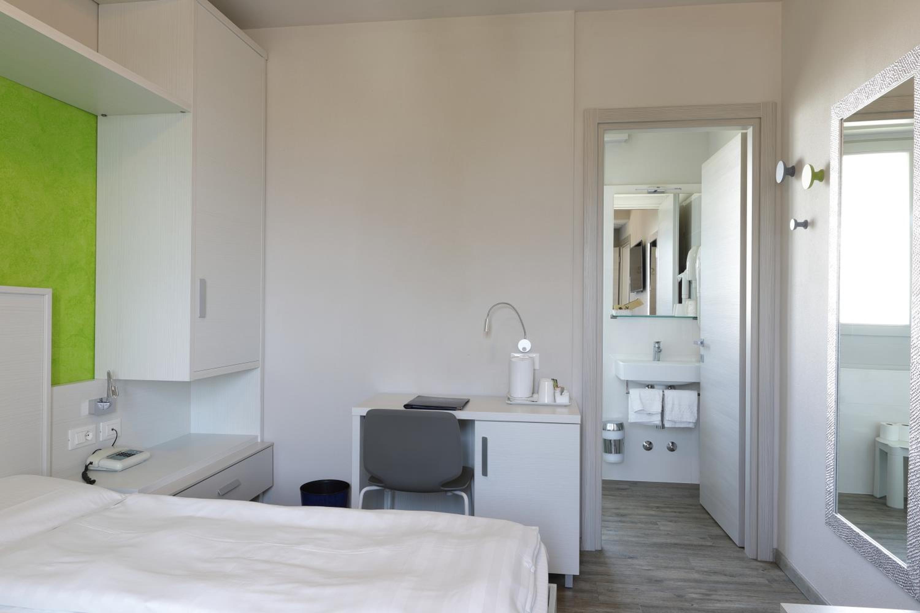 Basic Double or Twin Room photo 1