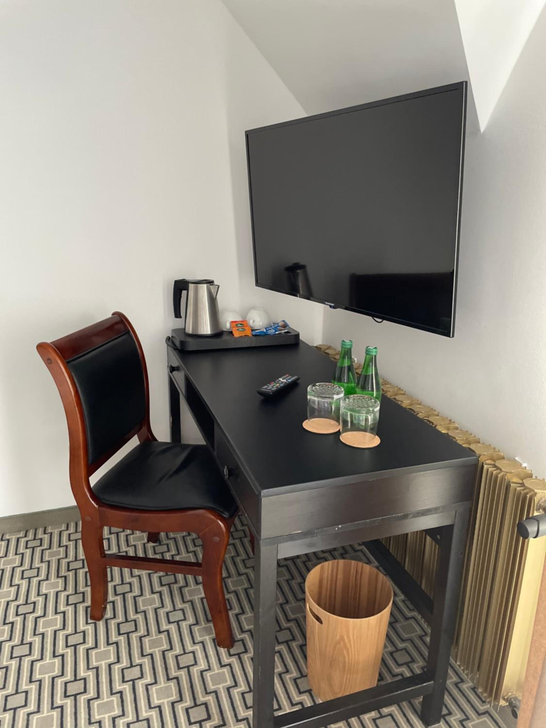 Small Twin Room - Photo 2