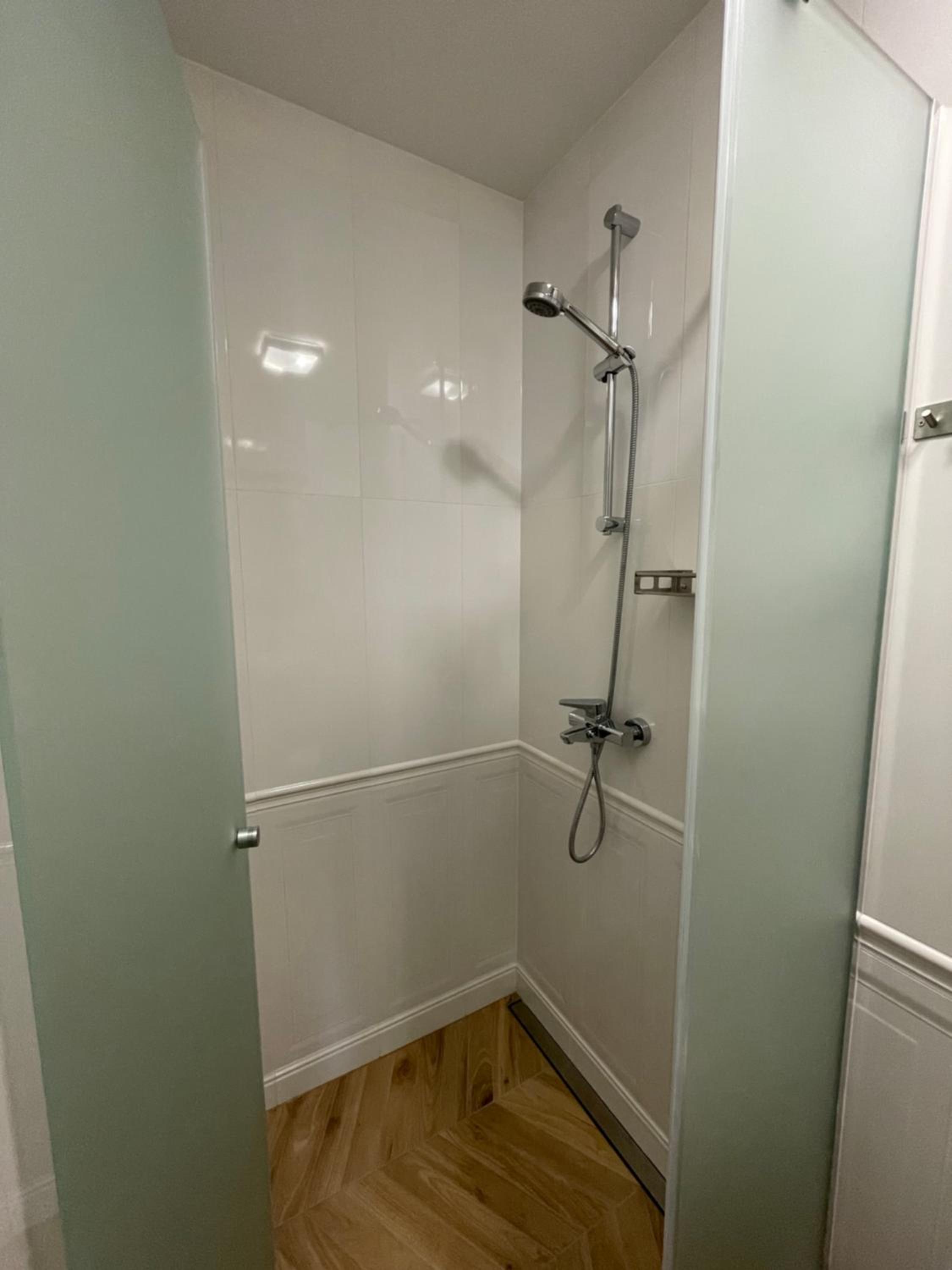 Small Twin Room - Photo 4