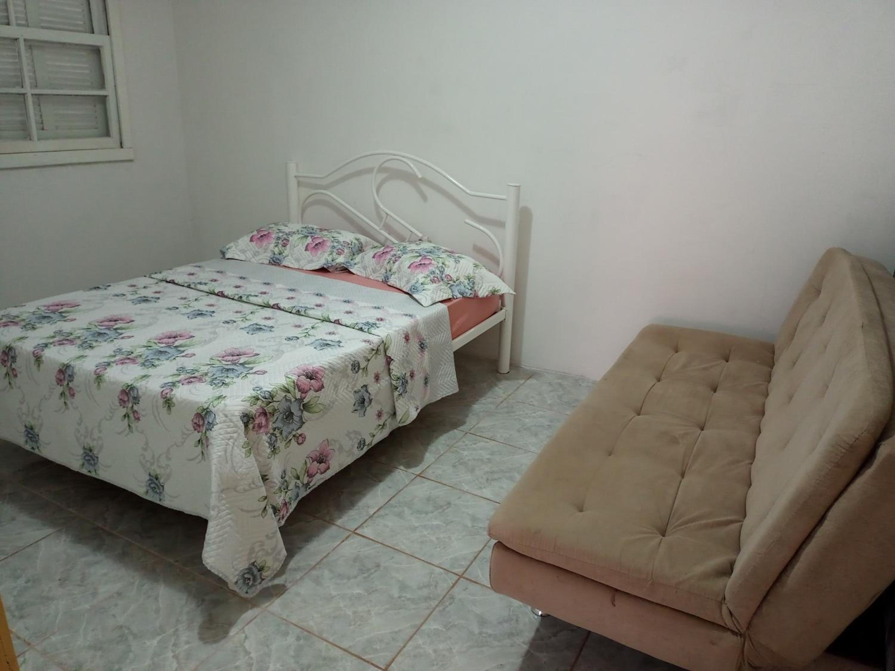 One-Bedroom Apartment - Photo 1