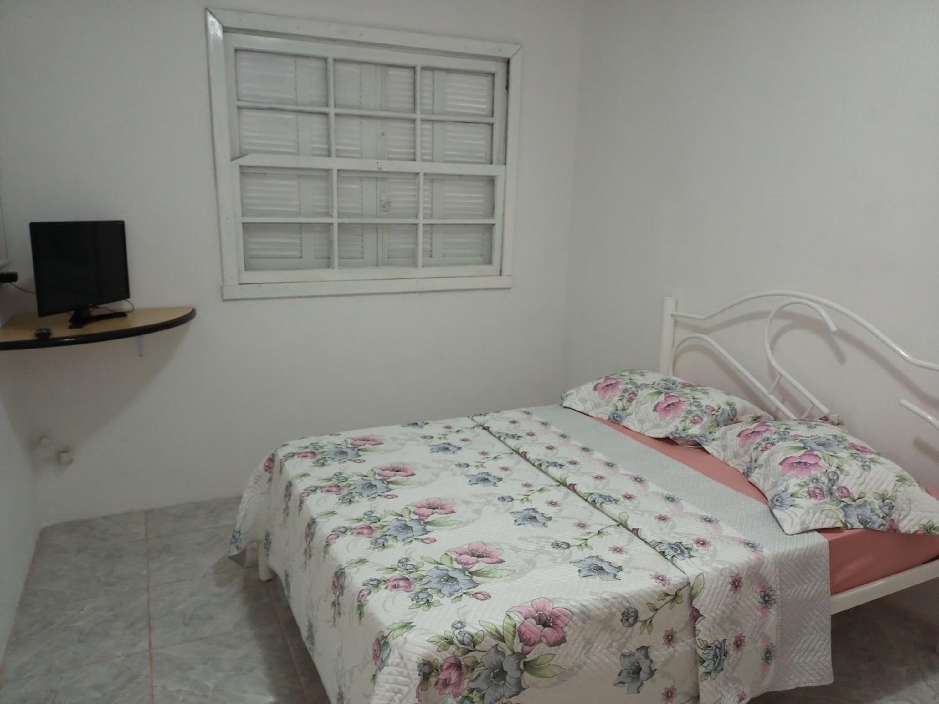 One-Bedroom Apartment - Photo 8
