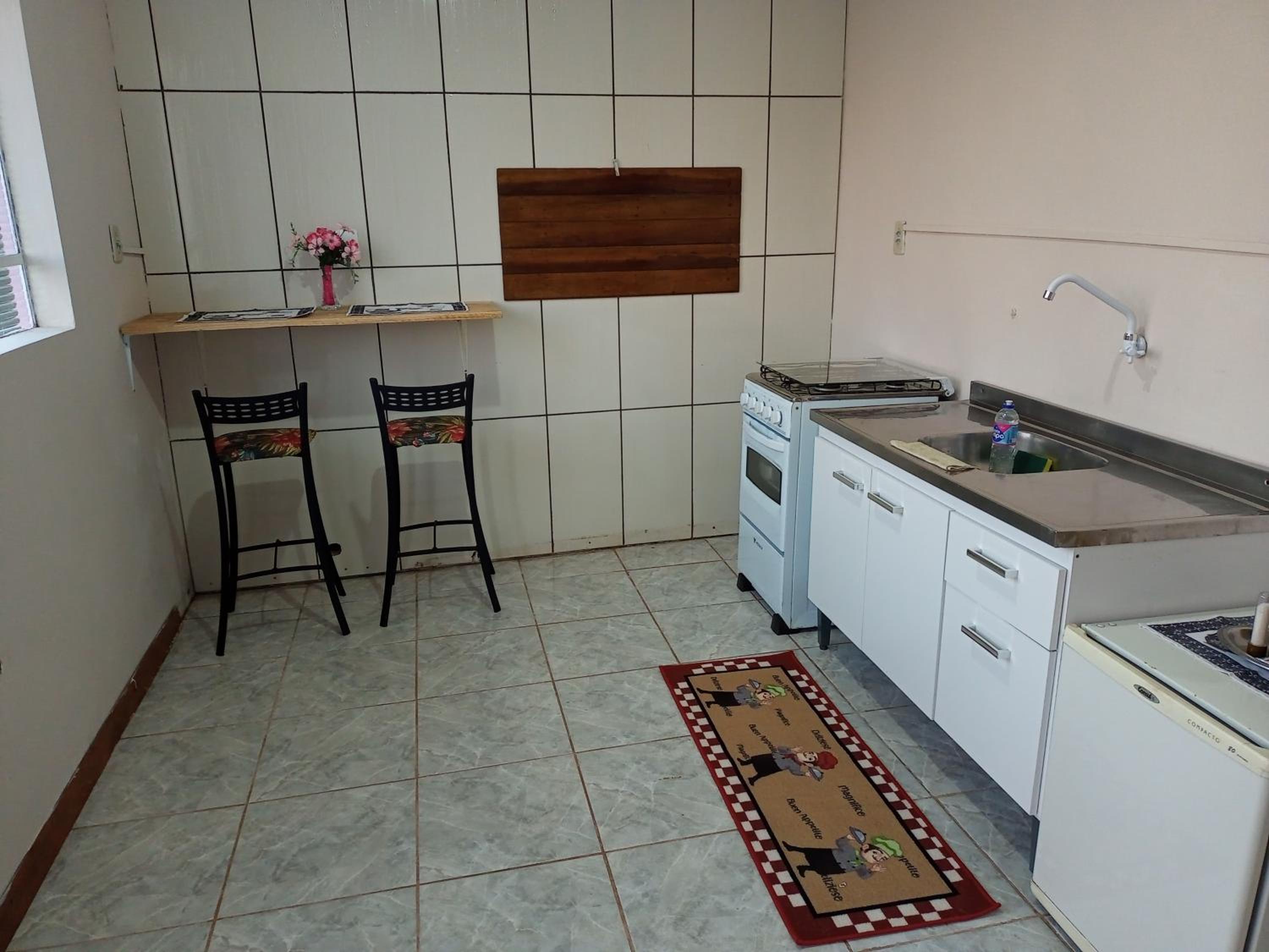 One-Bedroom Apartment - Photo 2