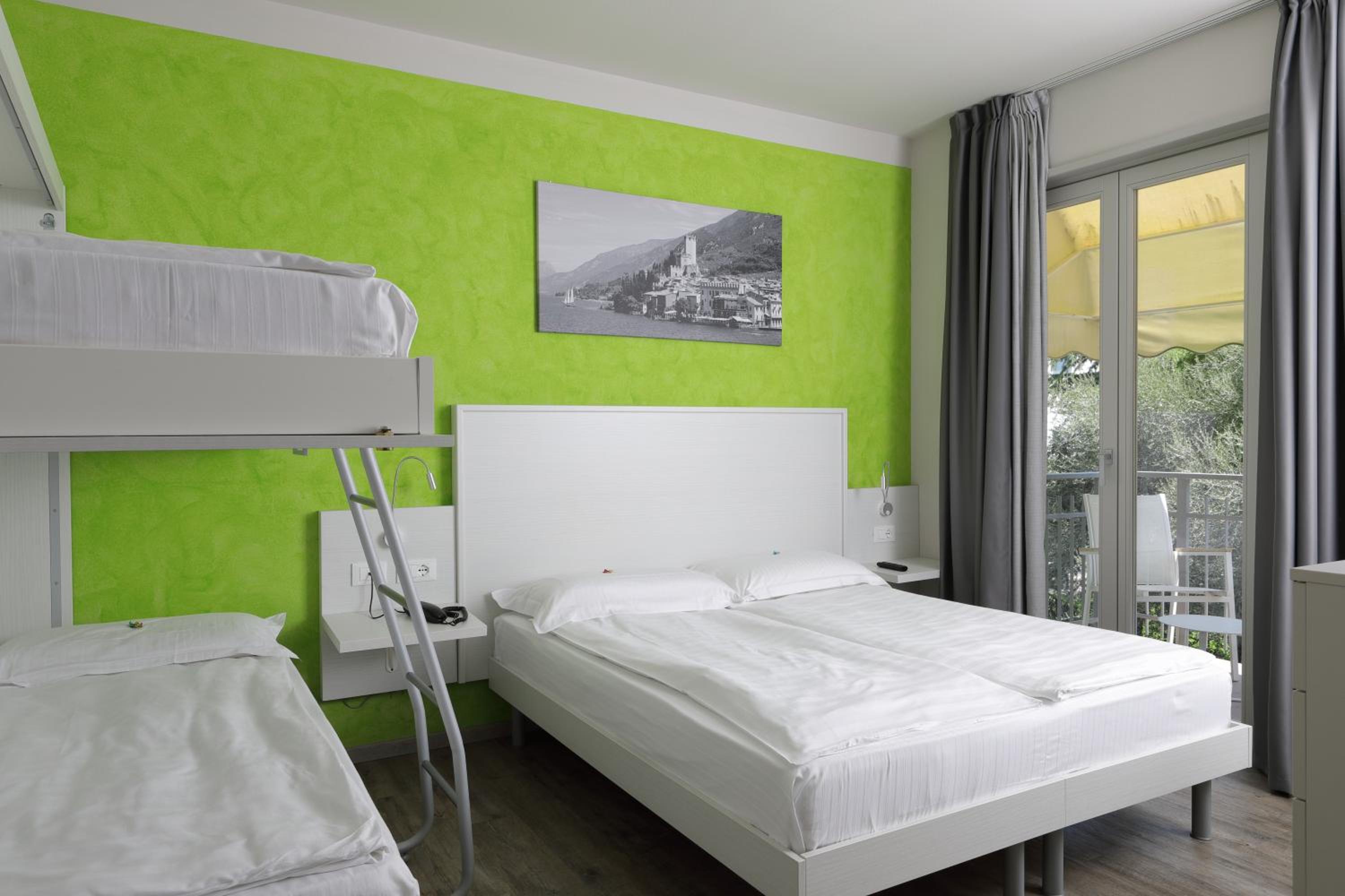 Smart Quadruple Room