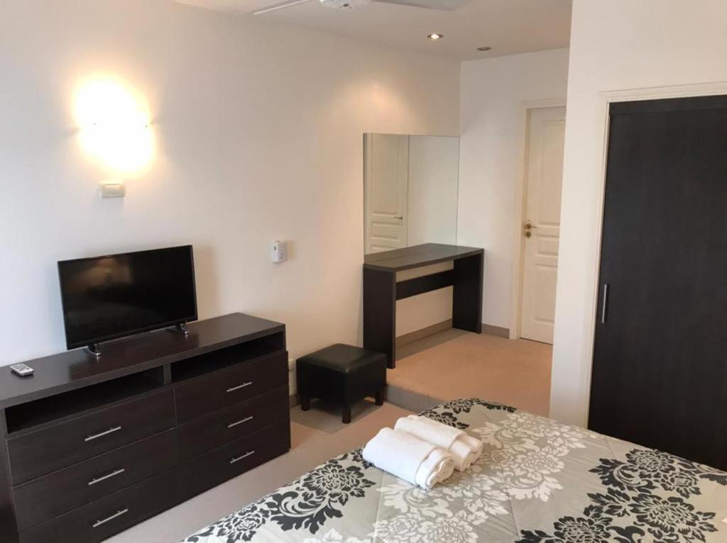 Deluxe Double Room with Balcony photo 2