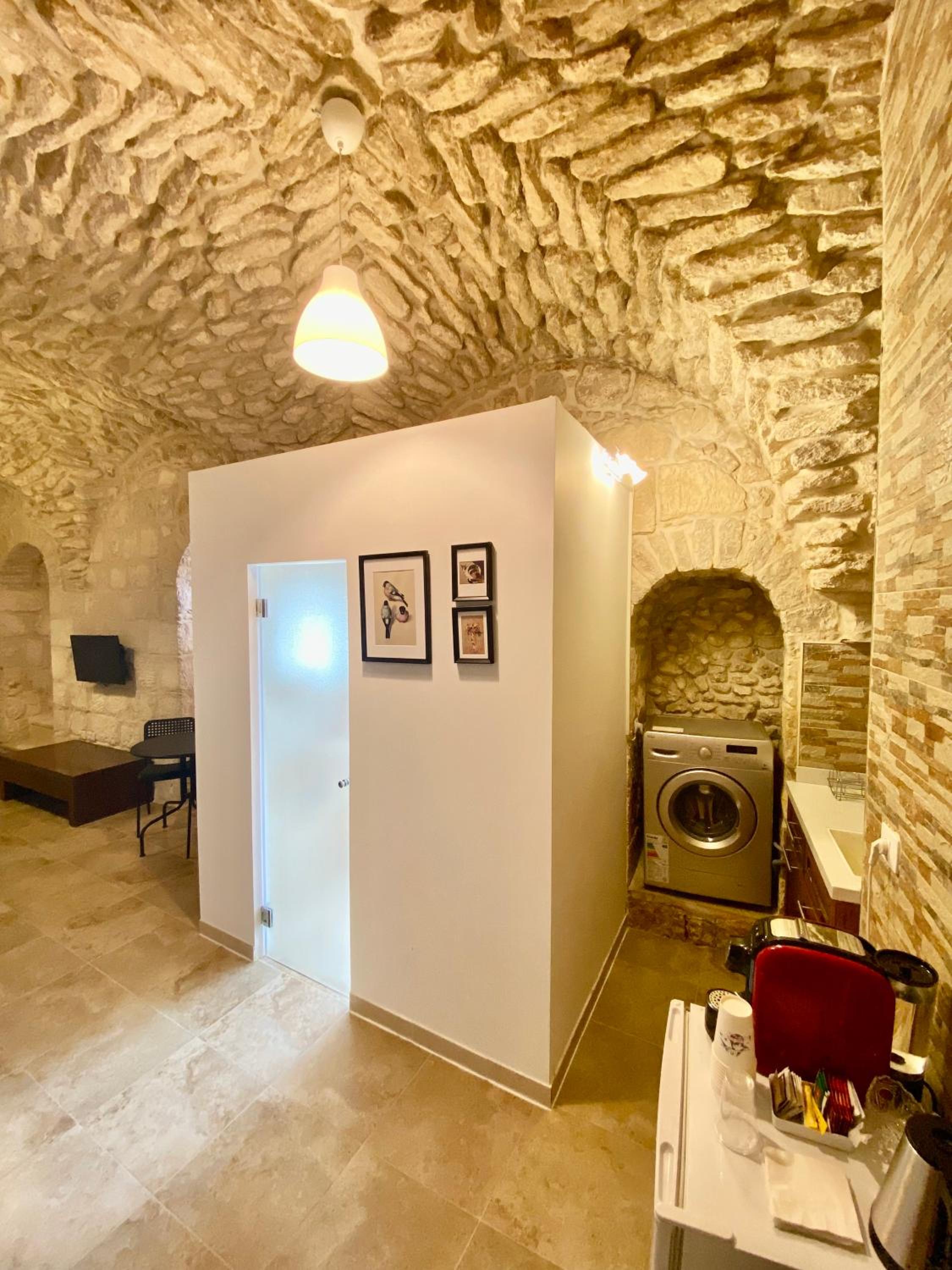 Studio Apartment photo 3