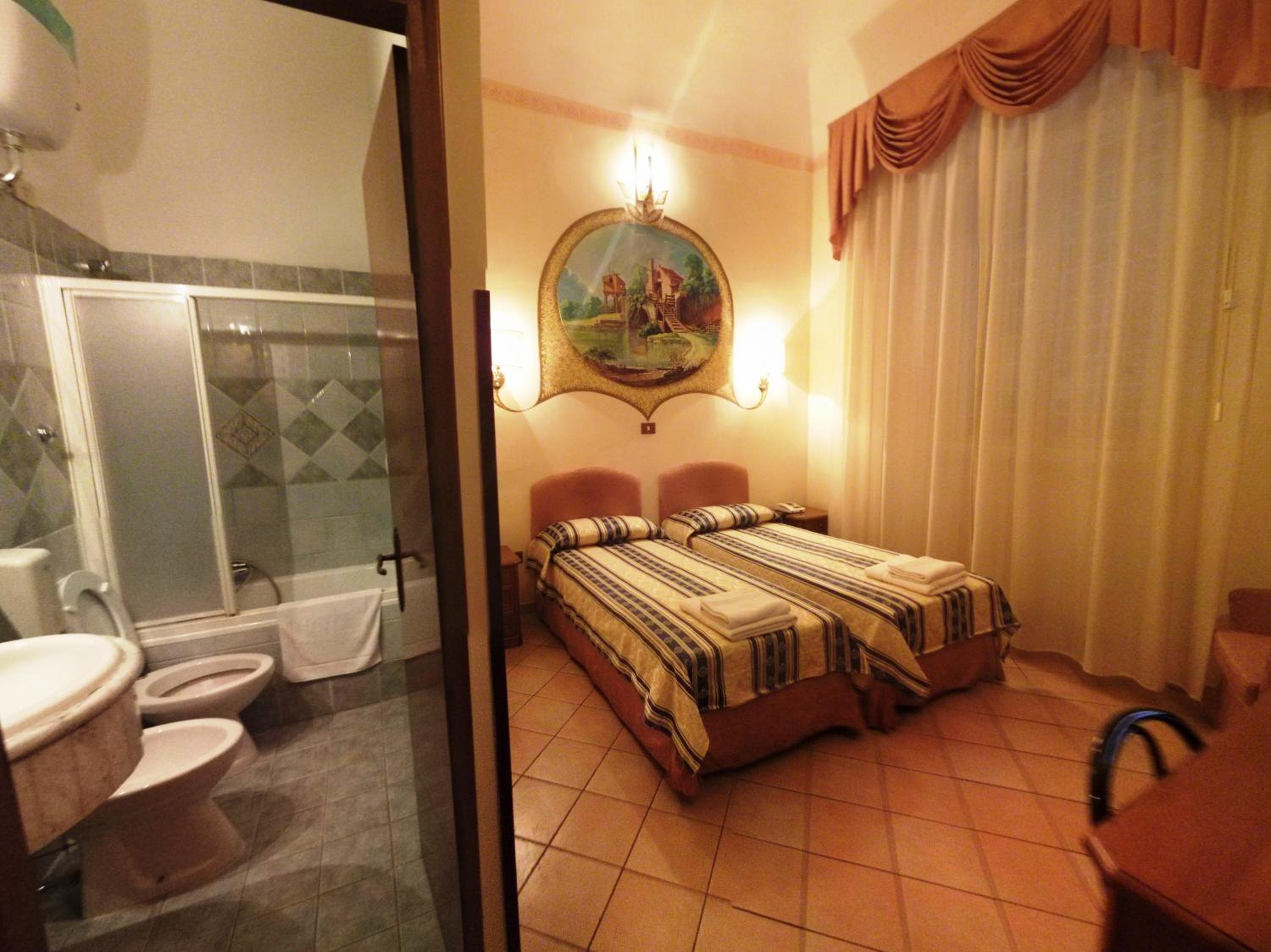Twin Room photo 1