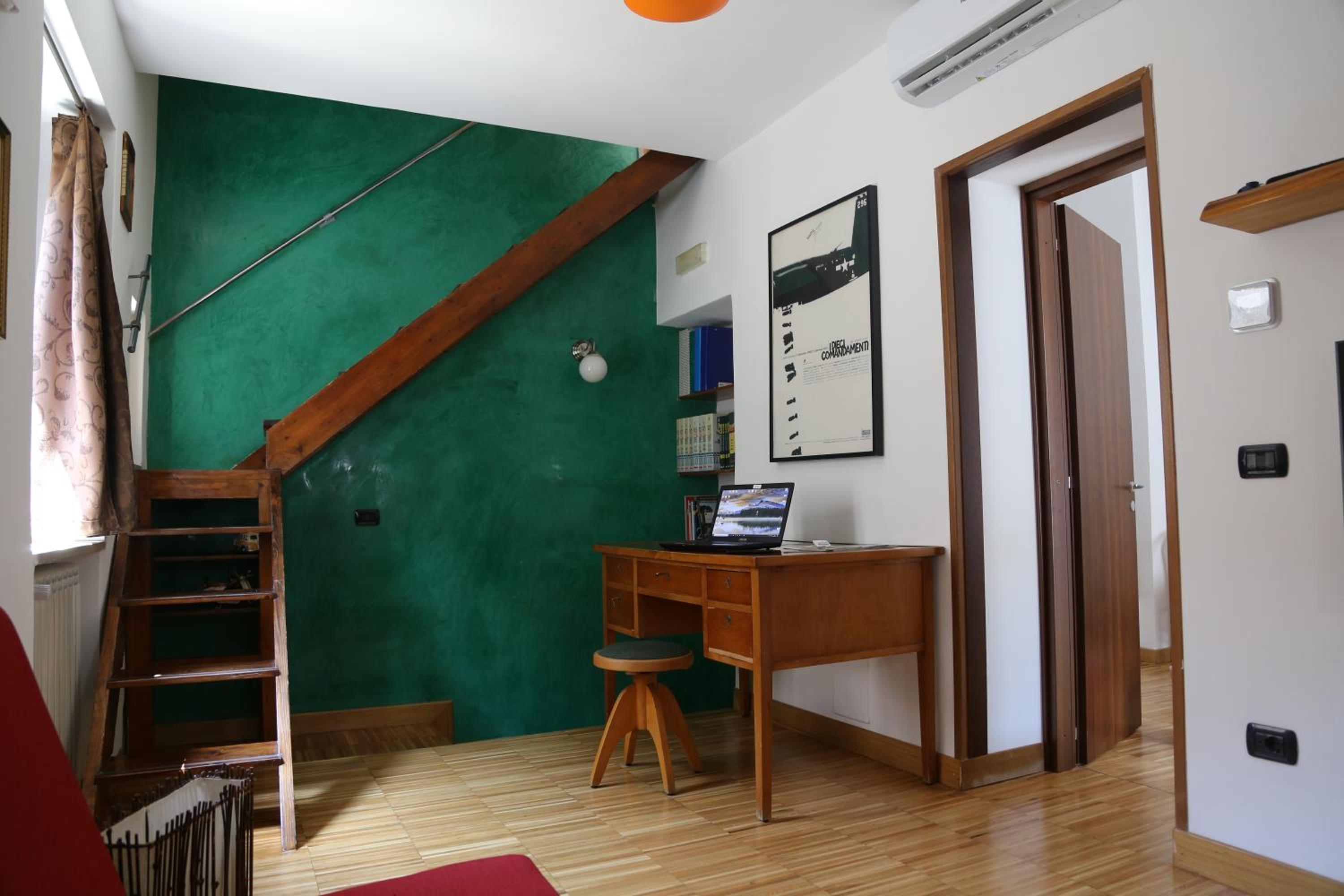 Two-Bedroom House photo 3