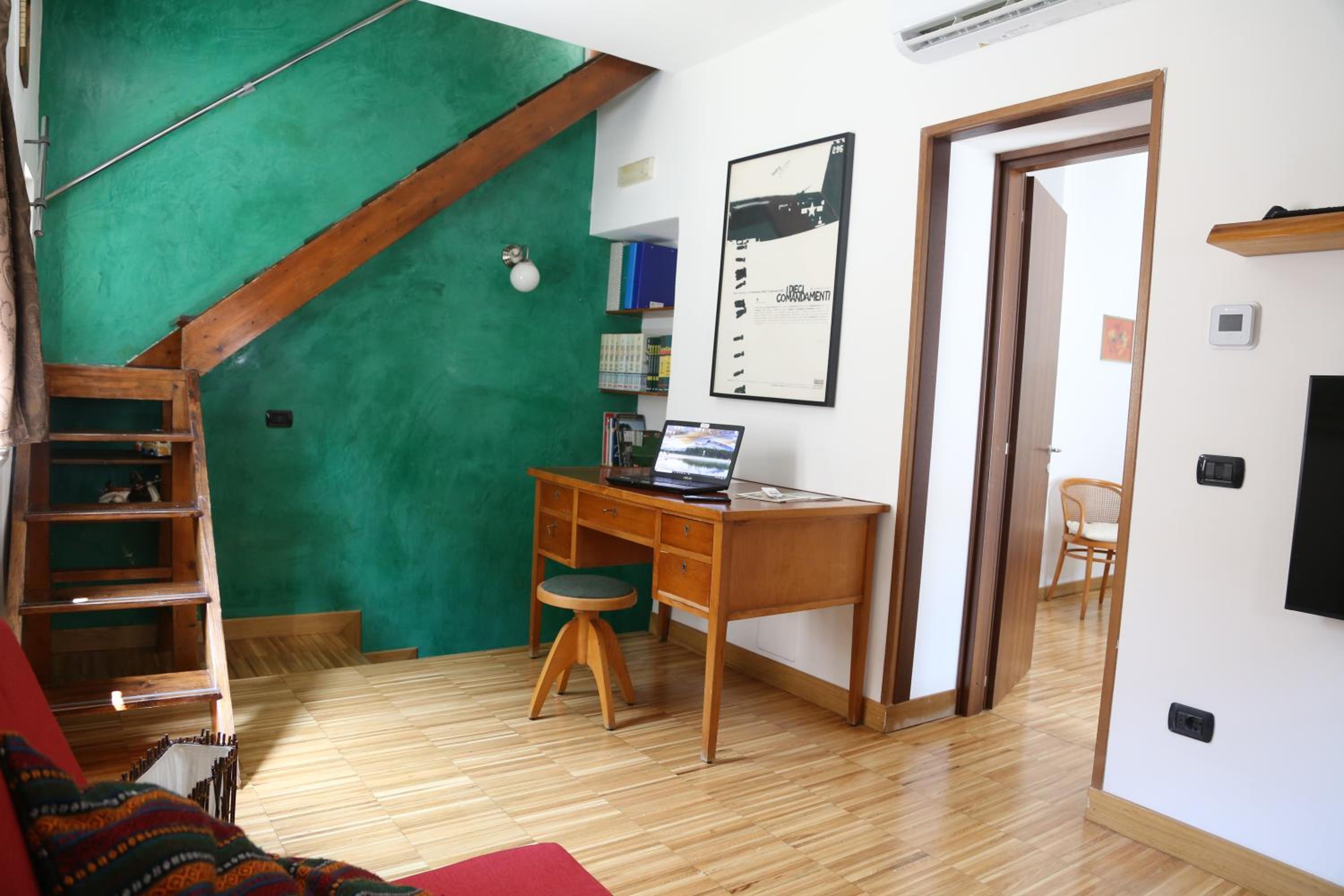 Two-Bedroom House photo 2