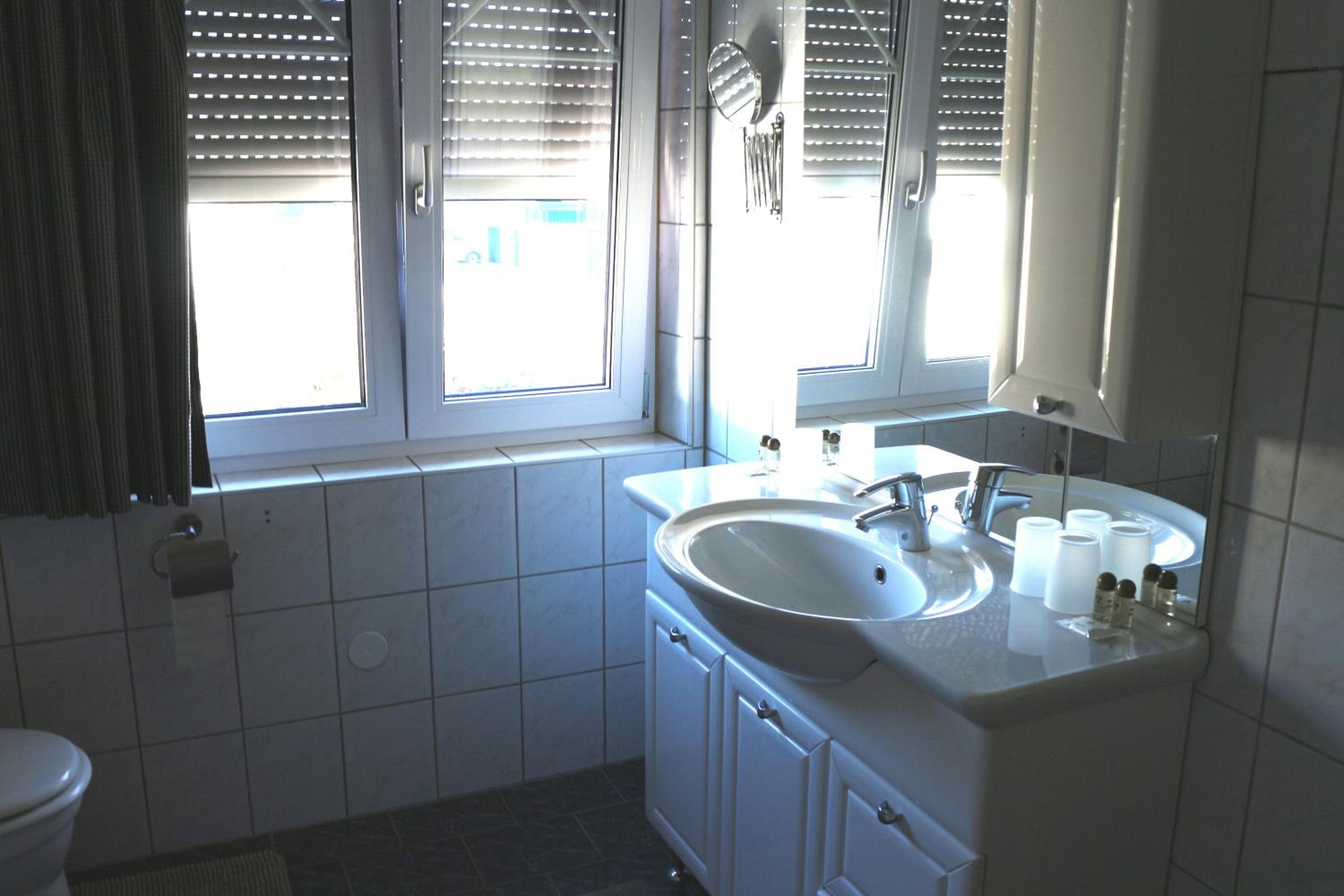Two-Bedroom Apartment with Balcony - Photo 9
