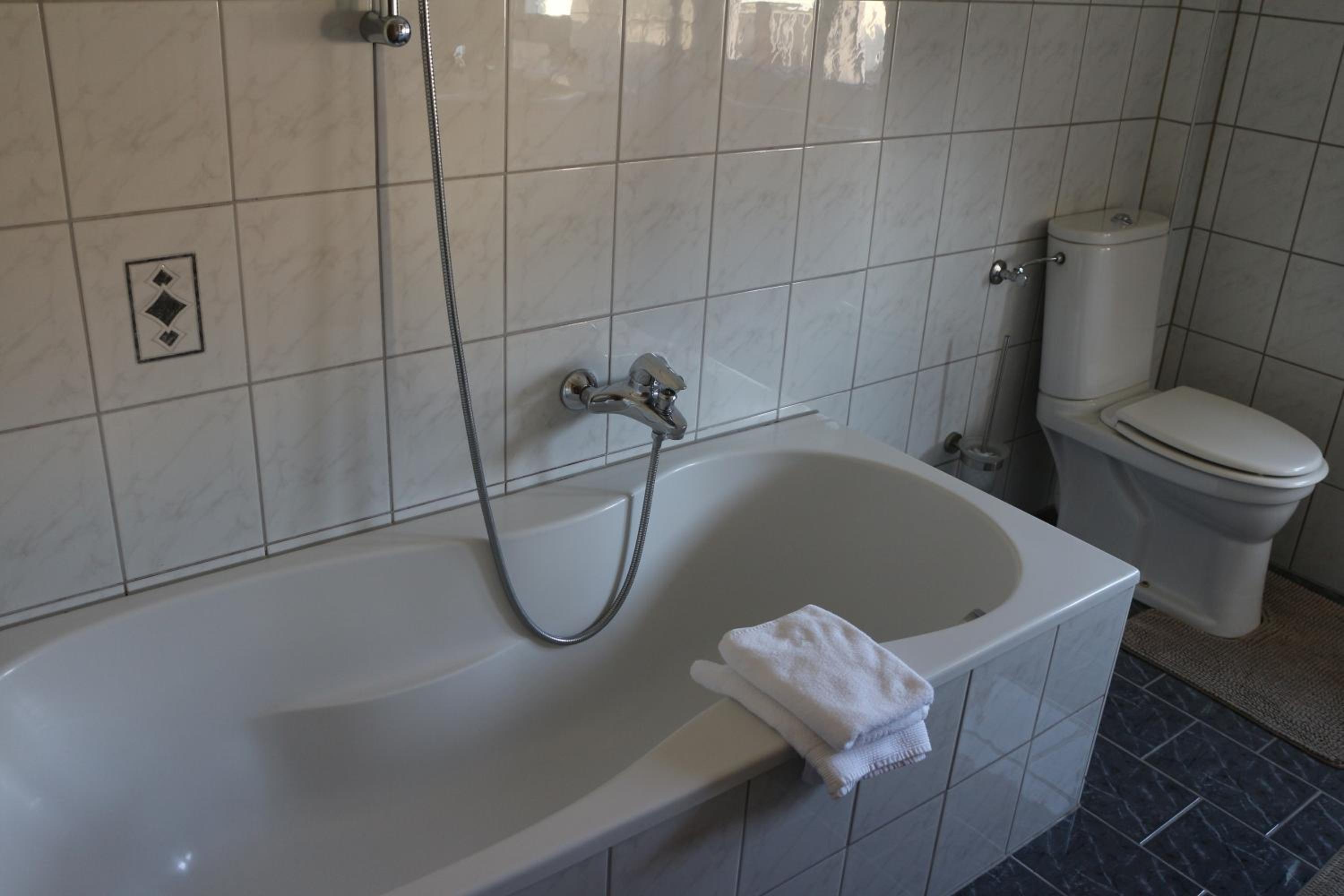 Two-Bedroom Apartment with Balcony - Photo 7