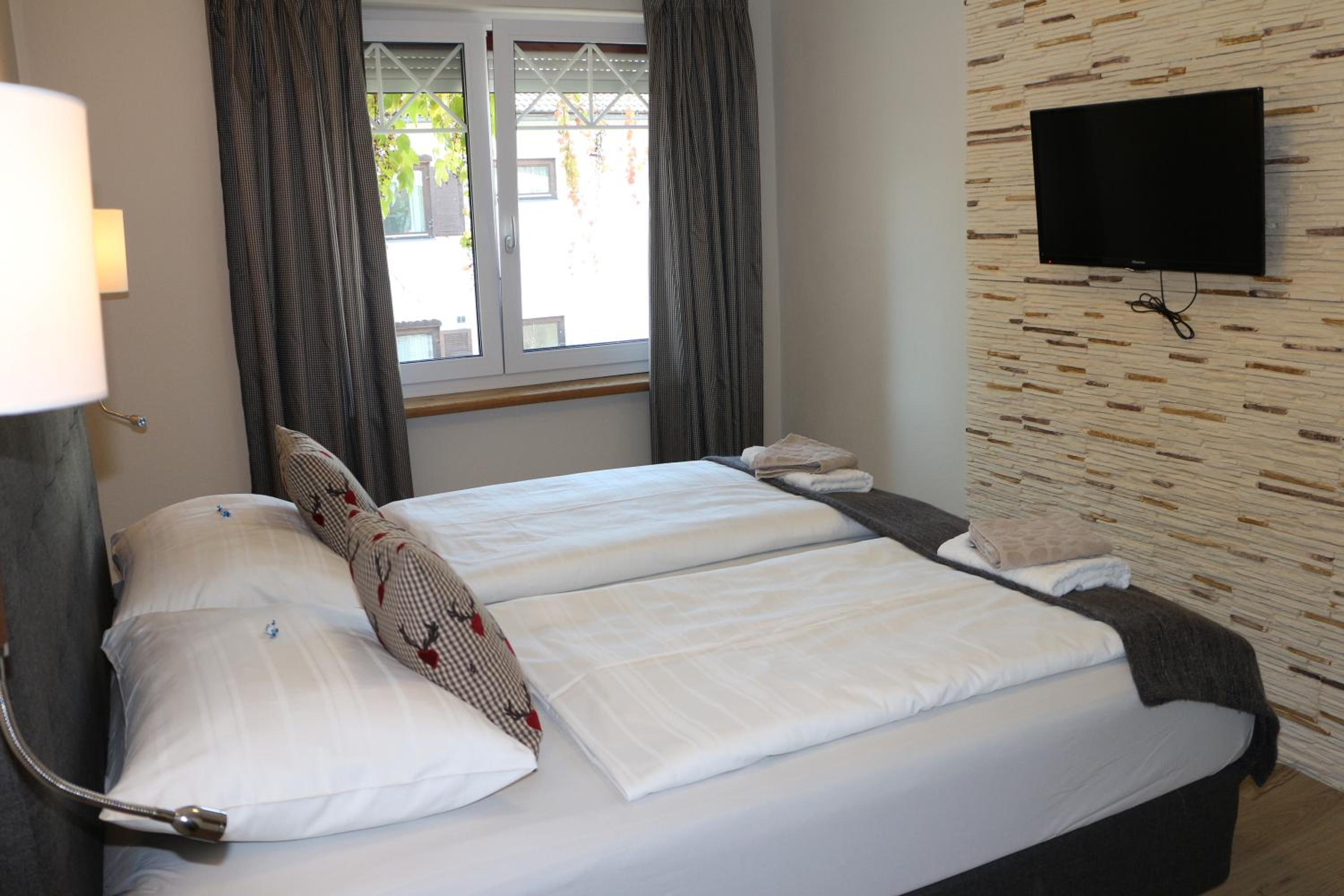 Two-Bedroom Apartment with Balcony - Photo 2