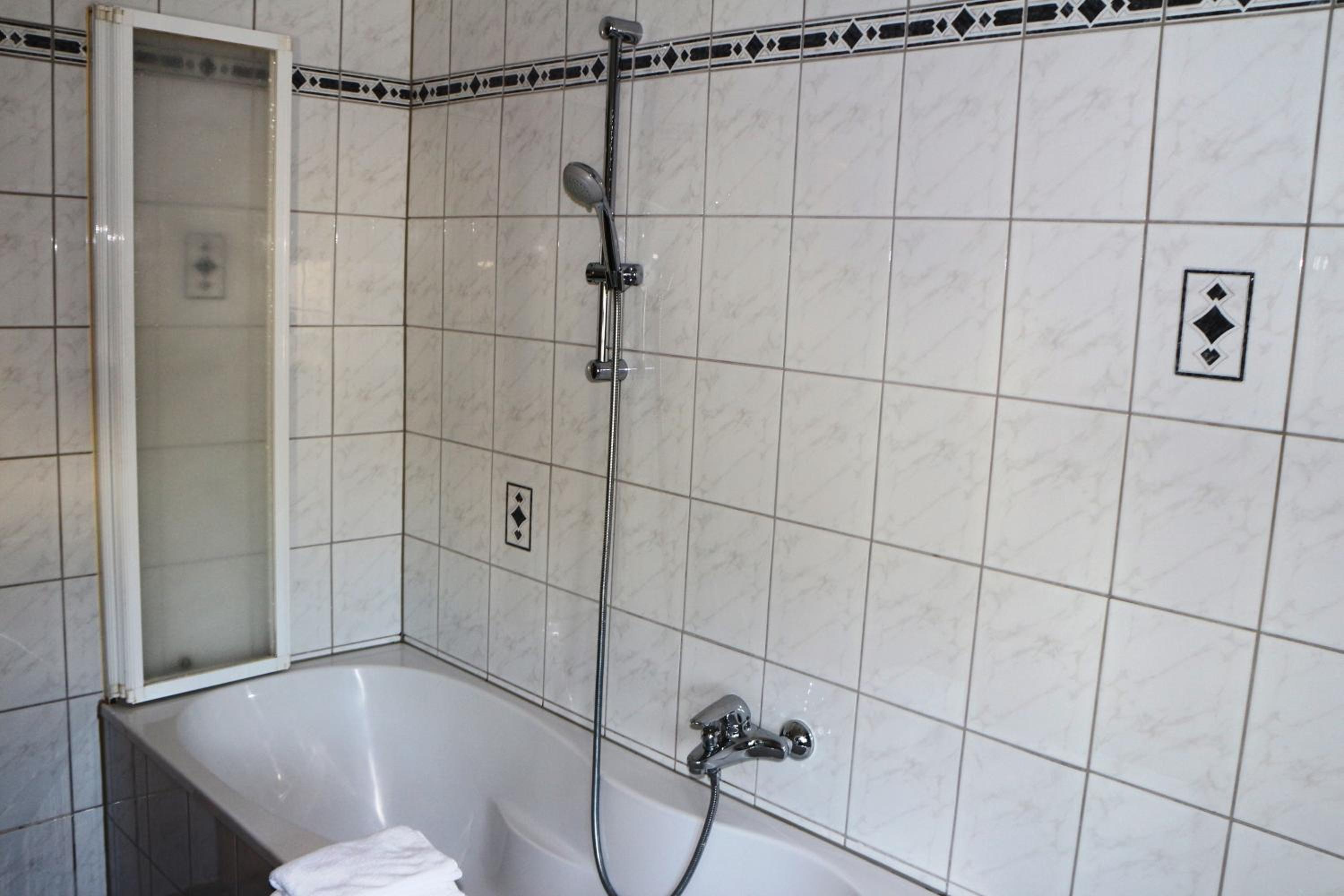 Two-Bedroom Apartment with Balcony - Photo 11